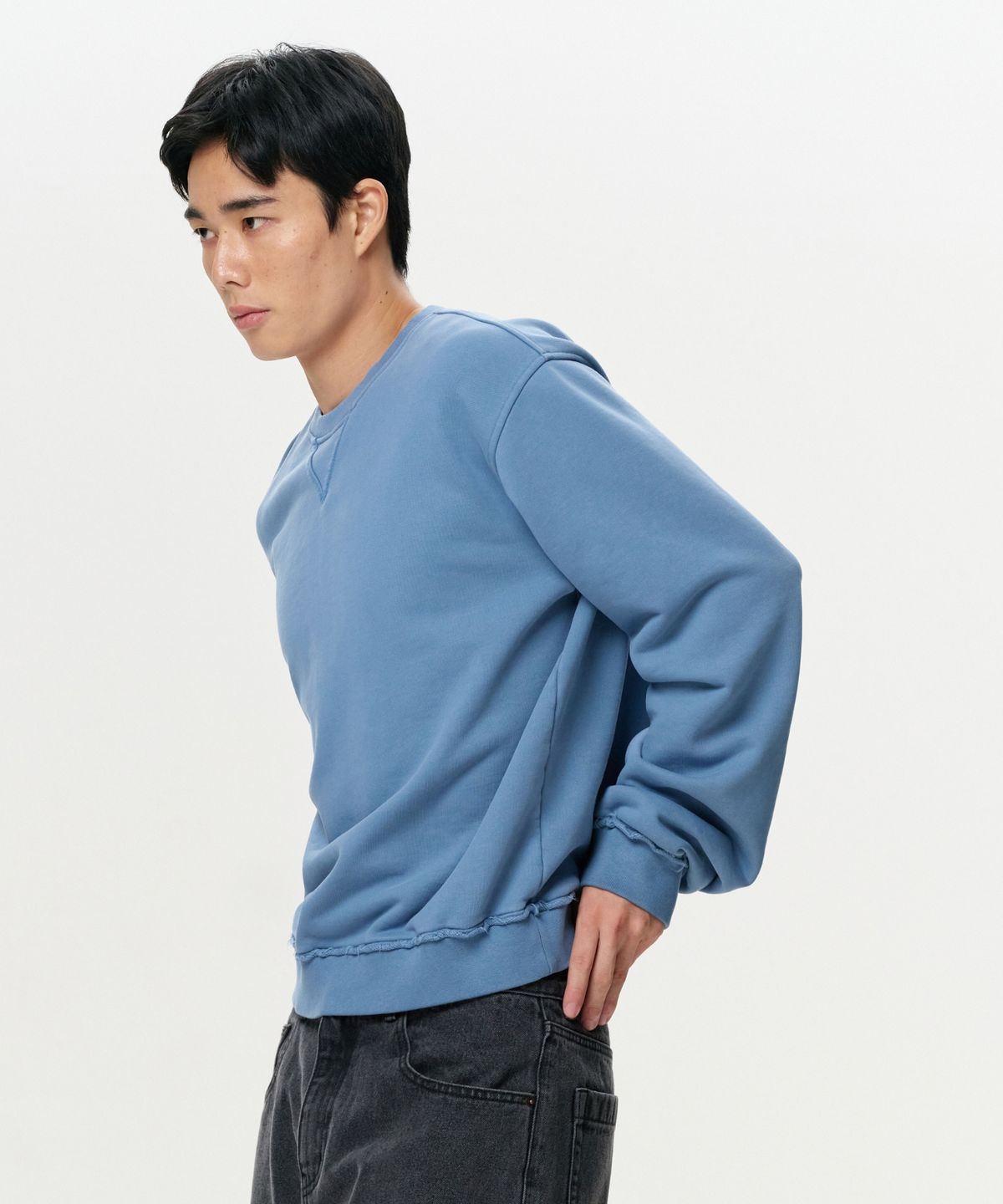 이알에이(ERA) UNISEX ERA RAW EDGE SWEATSHIRT - FADED BLUE