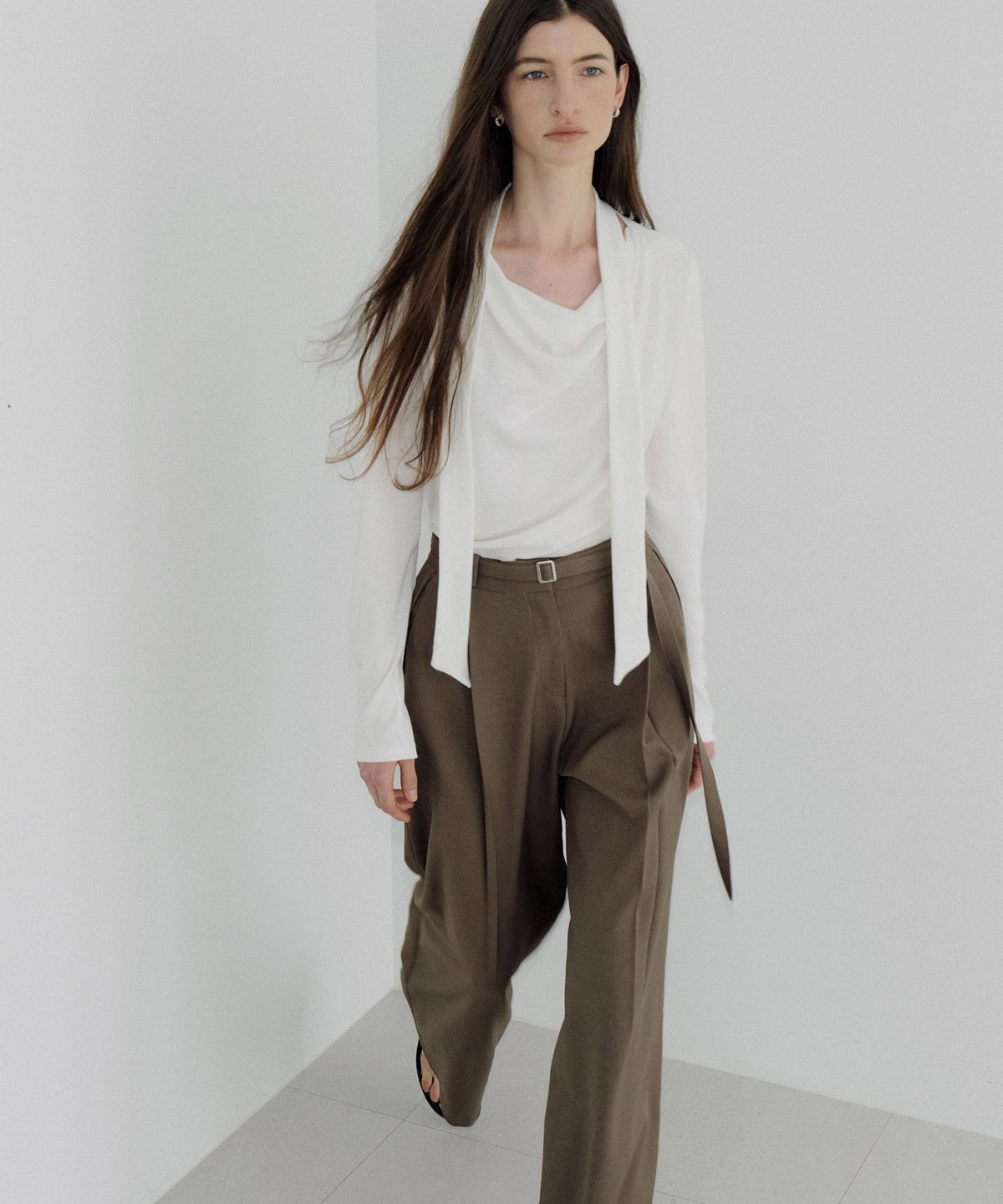 아워코모스(OURCOMOS) wide tucked slacks (mocha) 6086