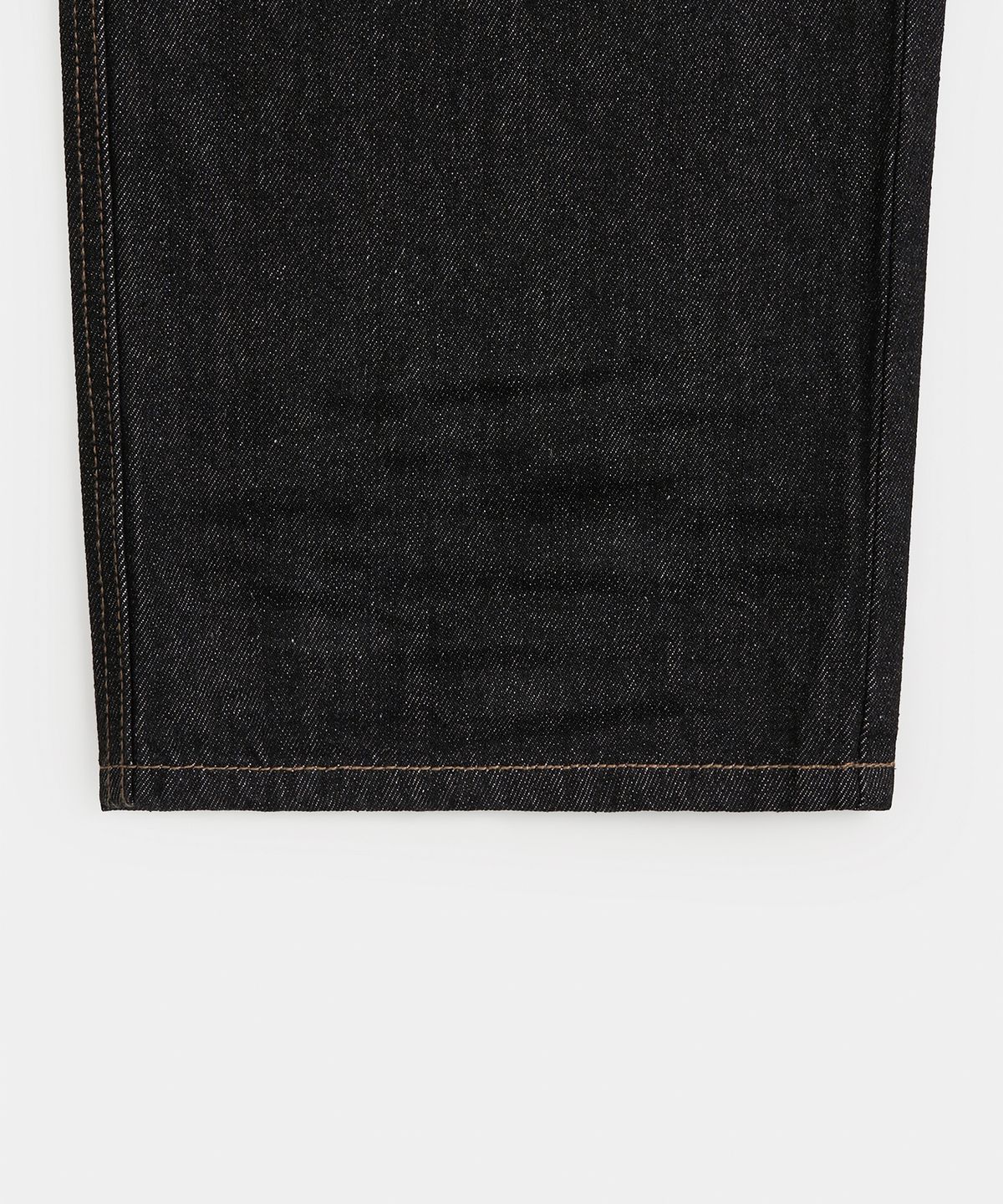 엑스컨테이너(EXCONTAINER) 엠보 레귤러 데님 팬츠 (BLACK)
