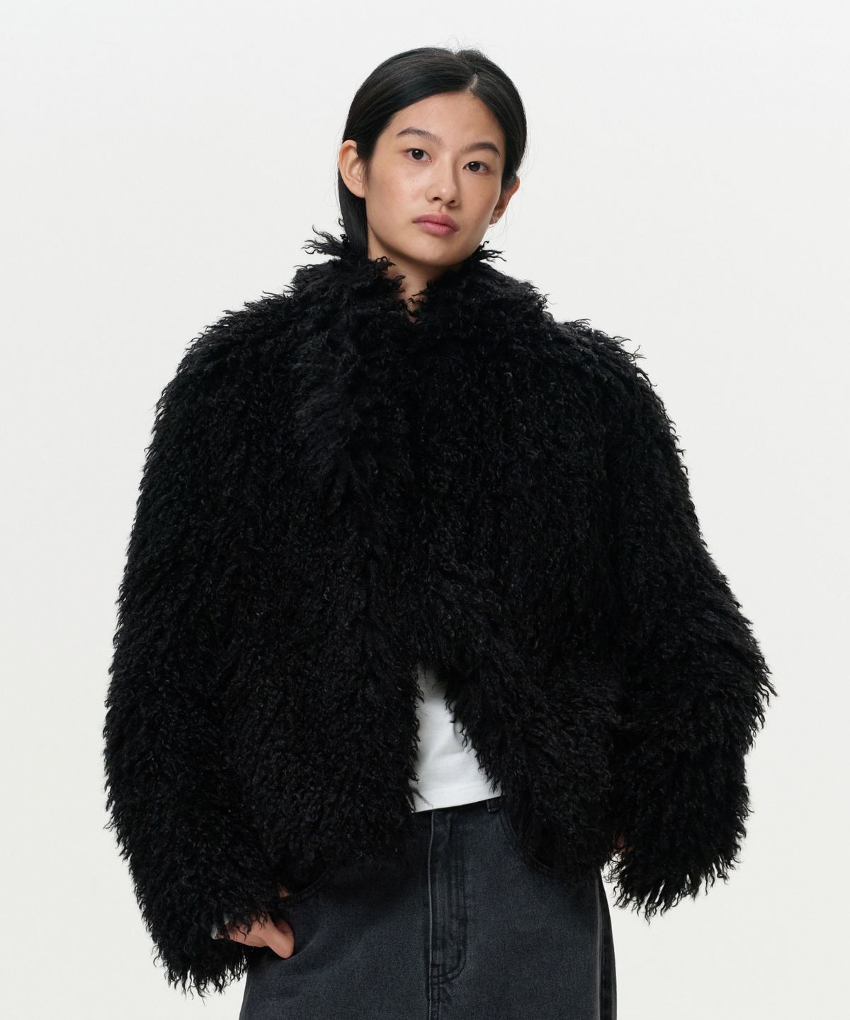 이알에이(ERA) WOMEN ERA ASYMMETRIC SHAGGY FUR JACKET - BLACK