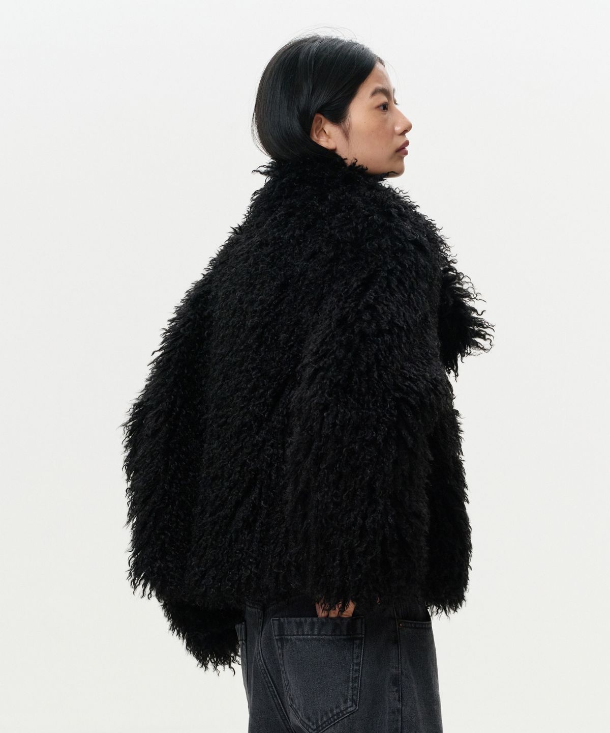 이알에이(ERA) WOMEN ERA ASYMMETRIC SHAGGY FUR JACKET - BLACK