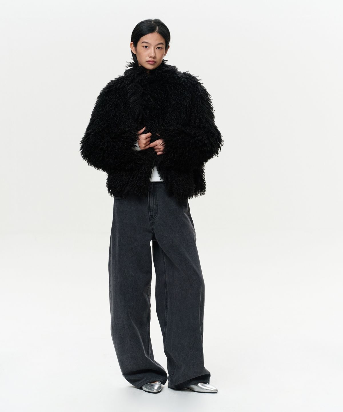 이알에이(ERA) WOMEN ERA ASYMMETRIC SHAGGY FUR JACKET - BLACK