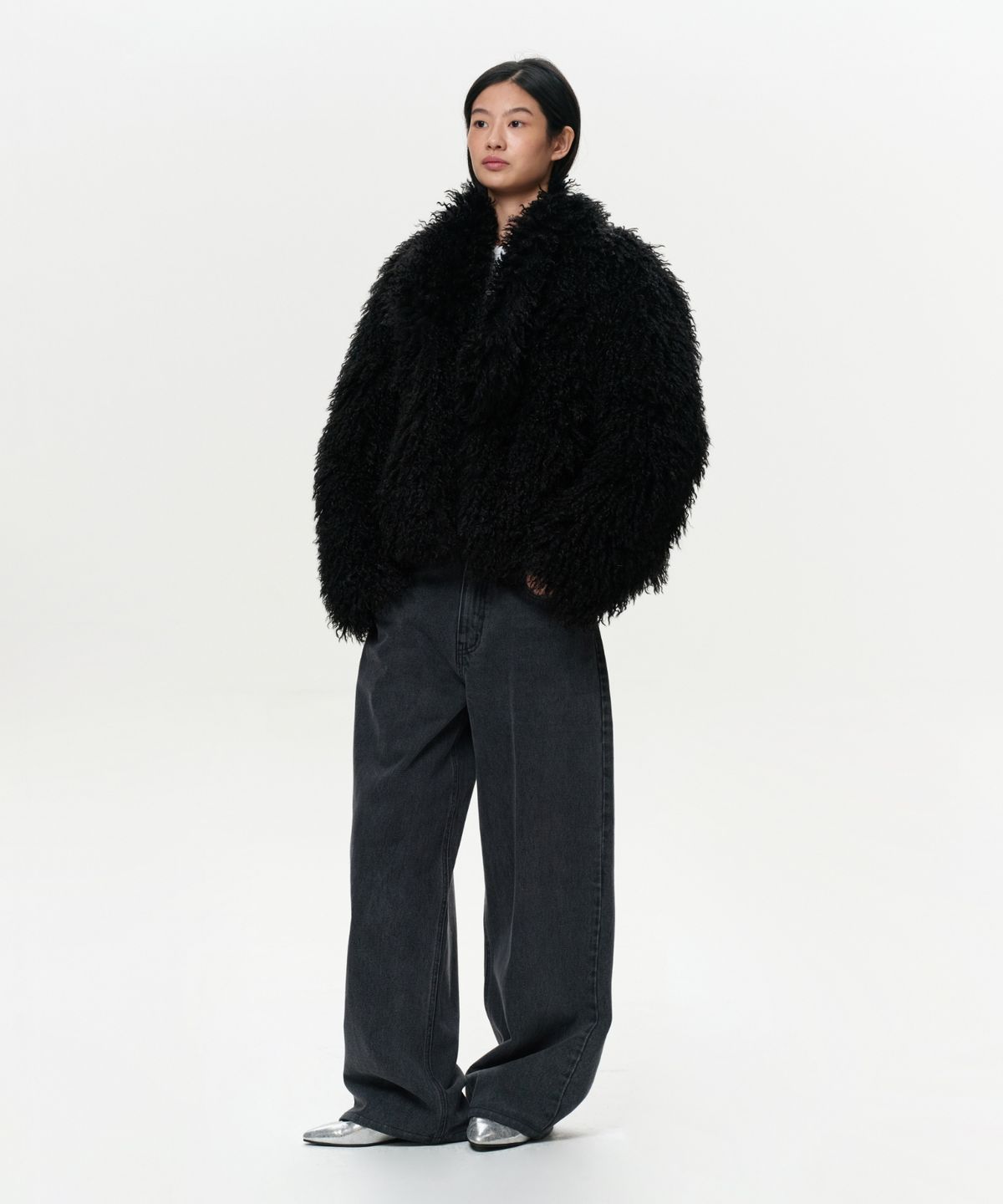 이알에이(ERA) WOMEN ERA ASYMMETRIC SHAGGY FUR JACKET - BLACK