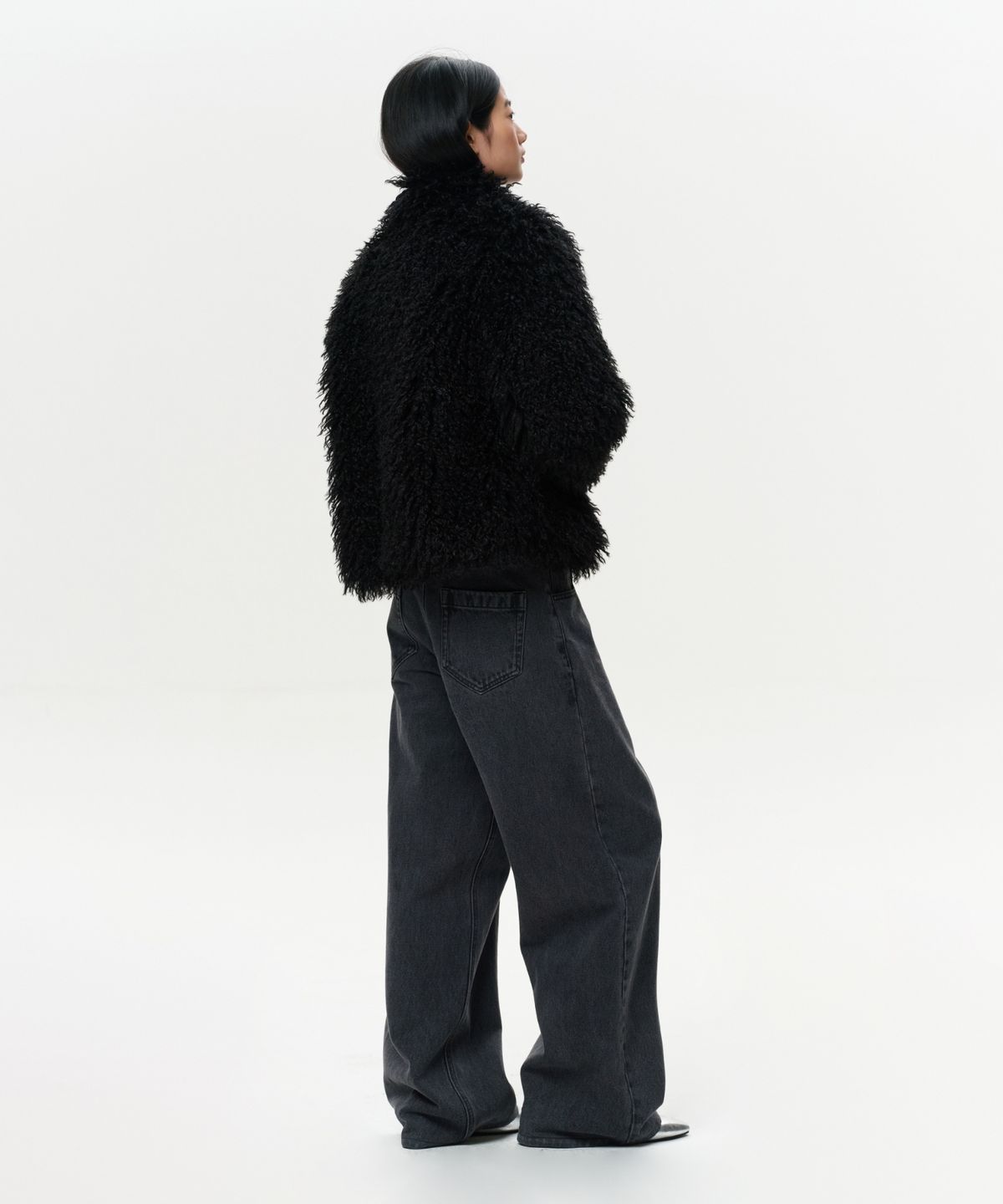 이알에이(ERA) WOMEN ERA ASYMMETRIC SHAGGY FUR JACKET - BLACK