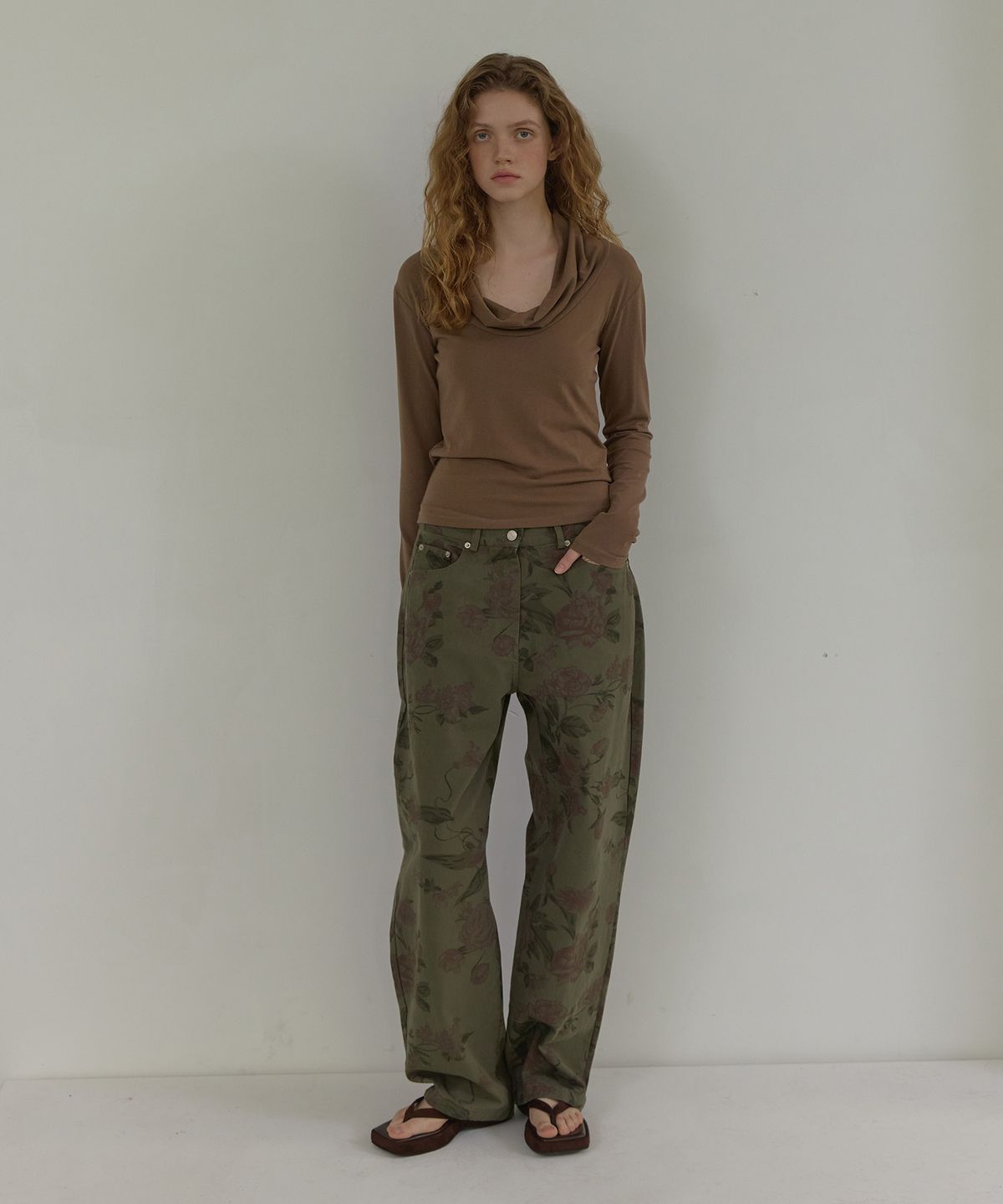 론크(LONQUE) FLORAL COTTON WIDE PANTS (KHAKI)