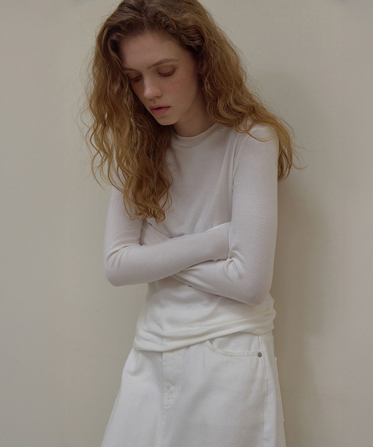 론크(LONQUE) ESSENTIEL ROUND NATURAL SPAN LONG SLEEVE T-SHIRT (IVORY)