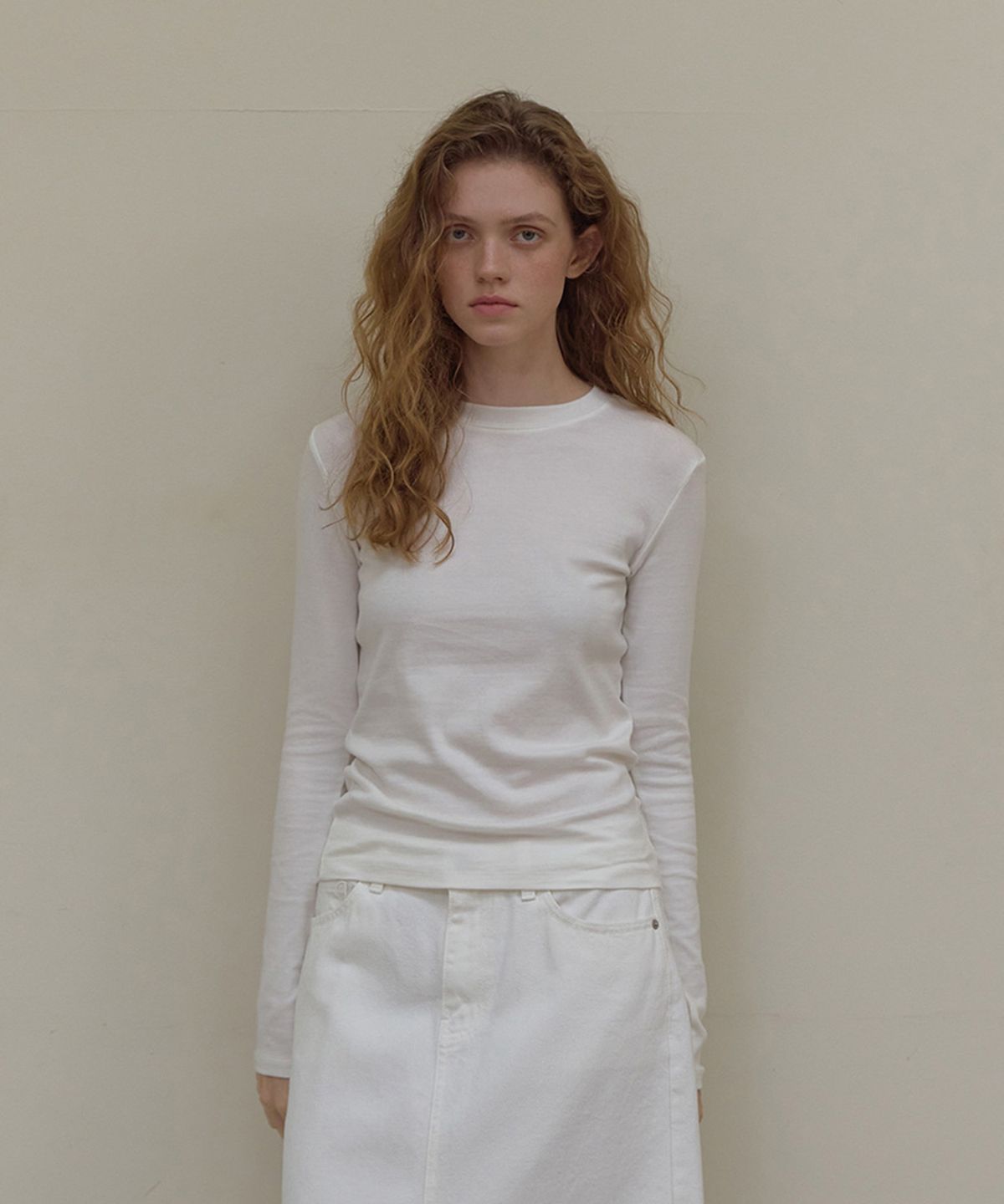 론크(LONQUE) ESSENTIEL ROUND NATURAL SPAN LONG SLEEVE T-SHIRT (IVORY)