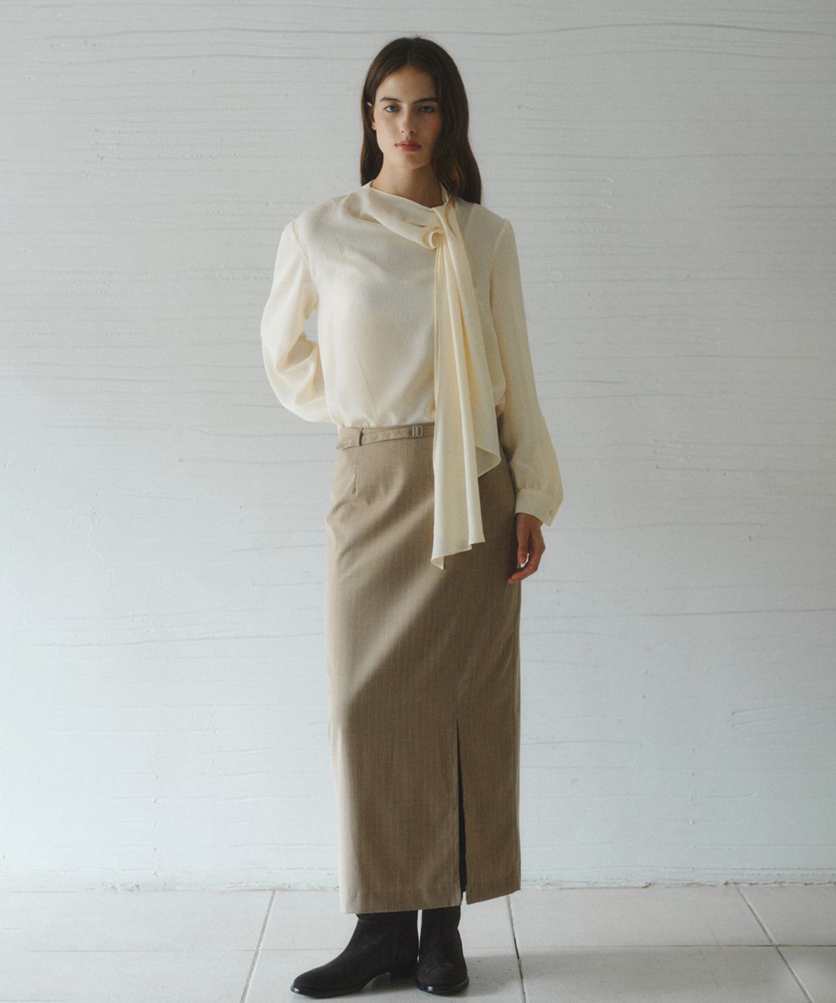 르니나(LENINA) ERIKA unbalanced scarf blouse_BUTTER