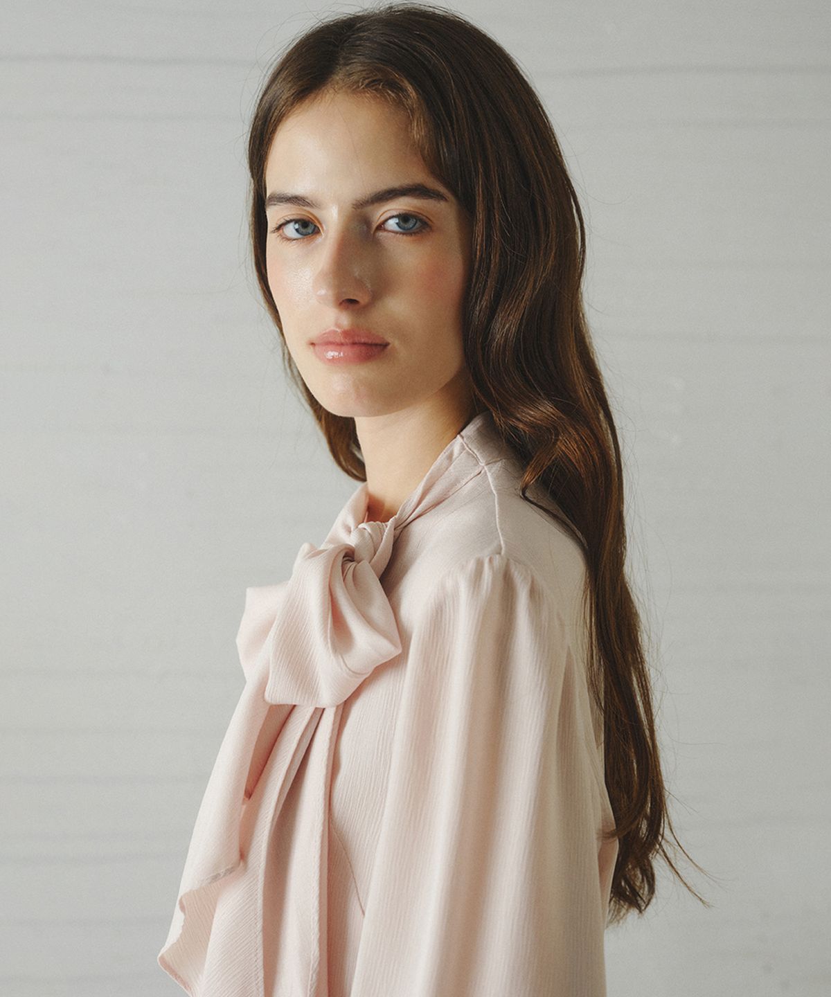 르니나(LENINA) ERIKA unbalanced scarf blouse_PINK