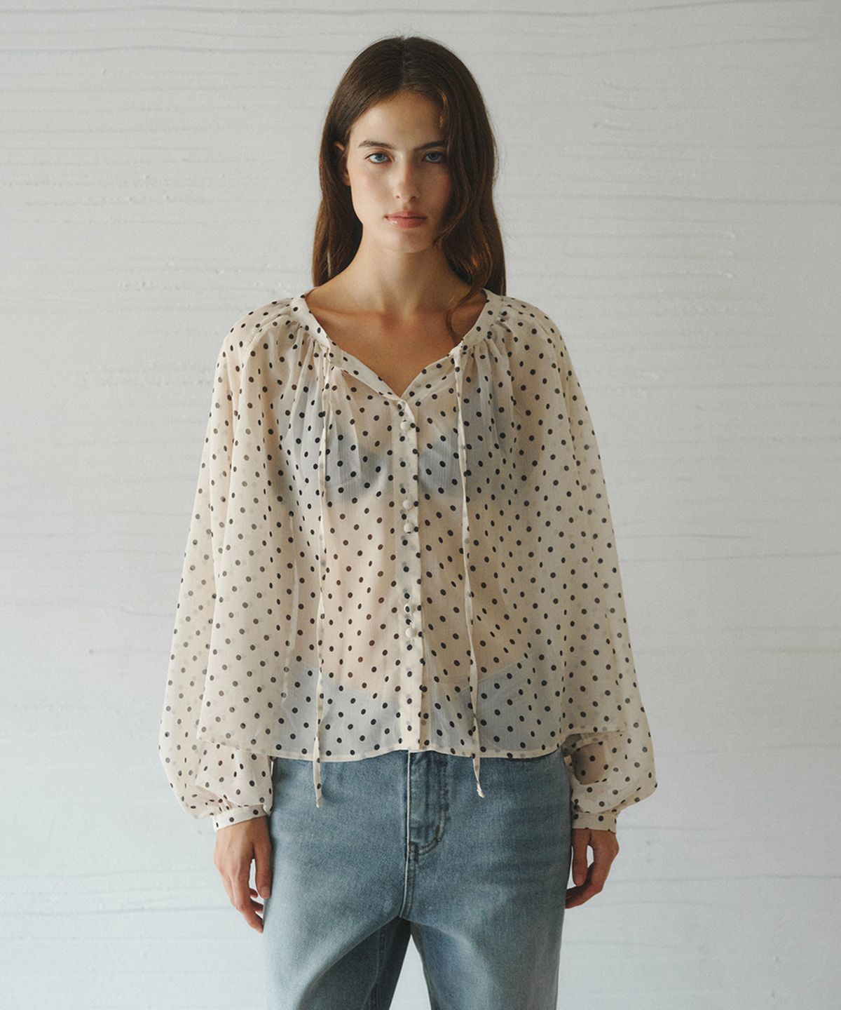 르니나(LENINA) LUCIA raglan shirring dot blouse_BEIGE DOT