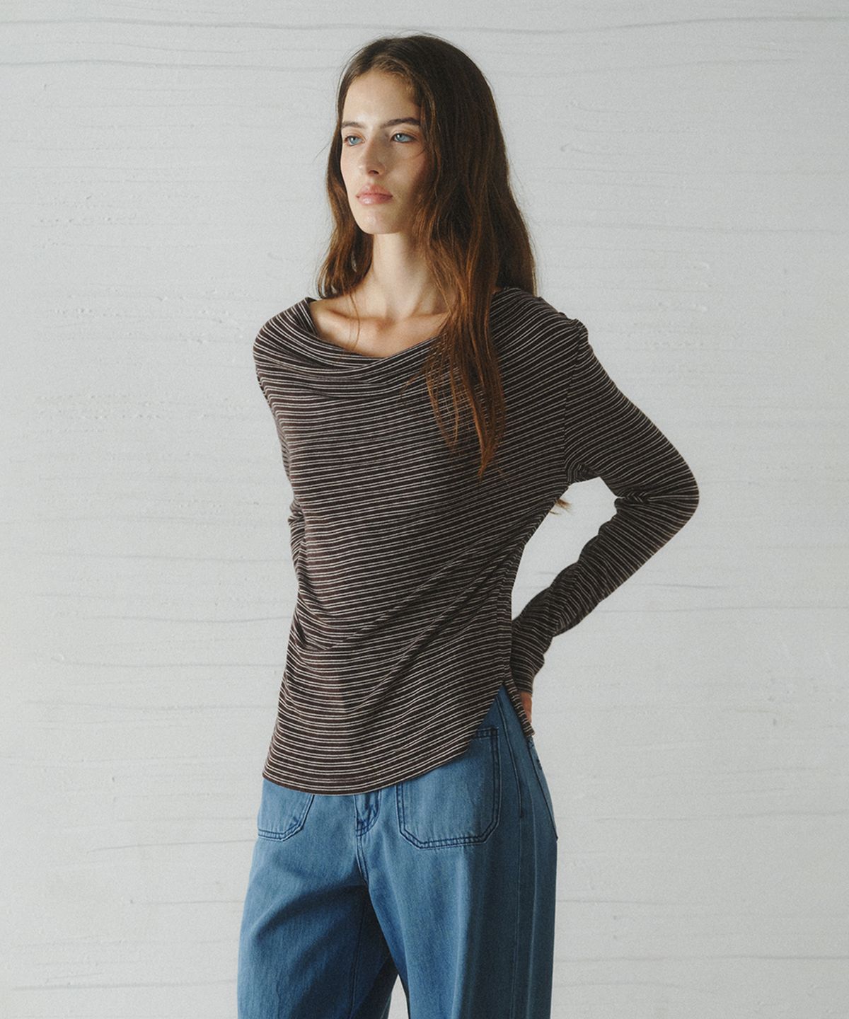 르니나(LENINA) GRACE draped stripe t-shirt_BROWN STRIPE