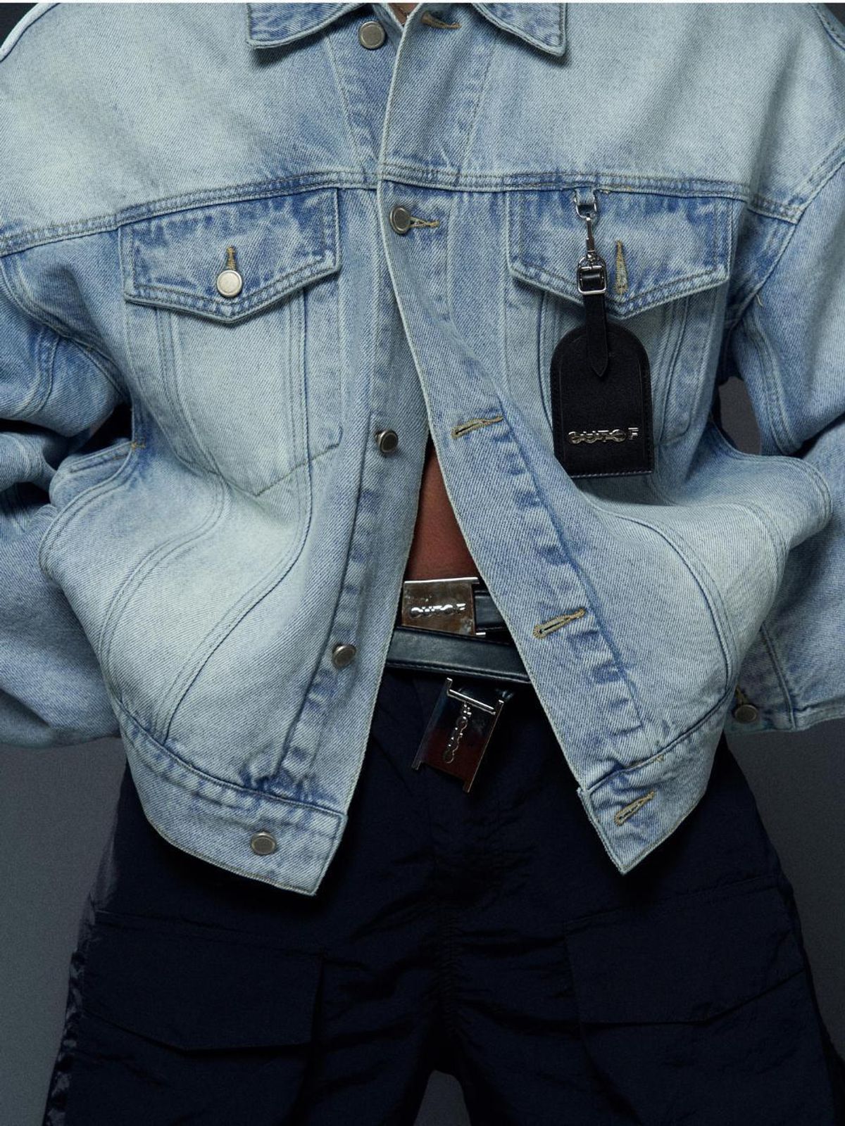 아웃오브(OUTOF) Tag Denim Jacket
