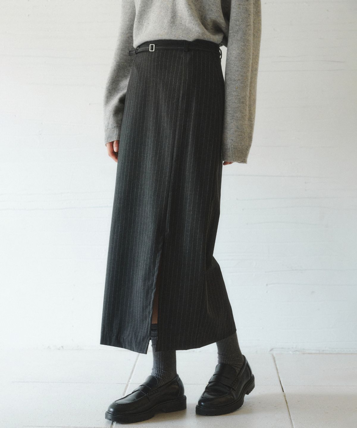르니나(LENINA) TREE stripe H-line skirt_CHARCOAL