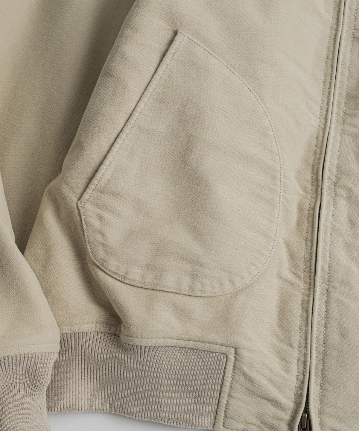 비헤비어(BEHEAVYER) DYED MOLESKIN TANKER JACKET ecru