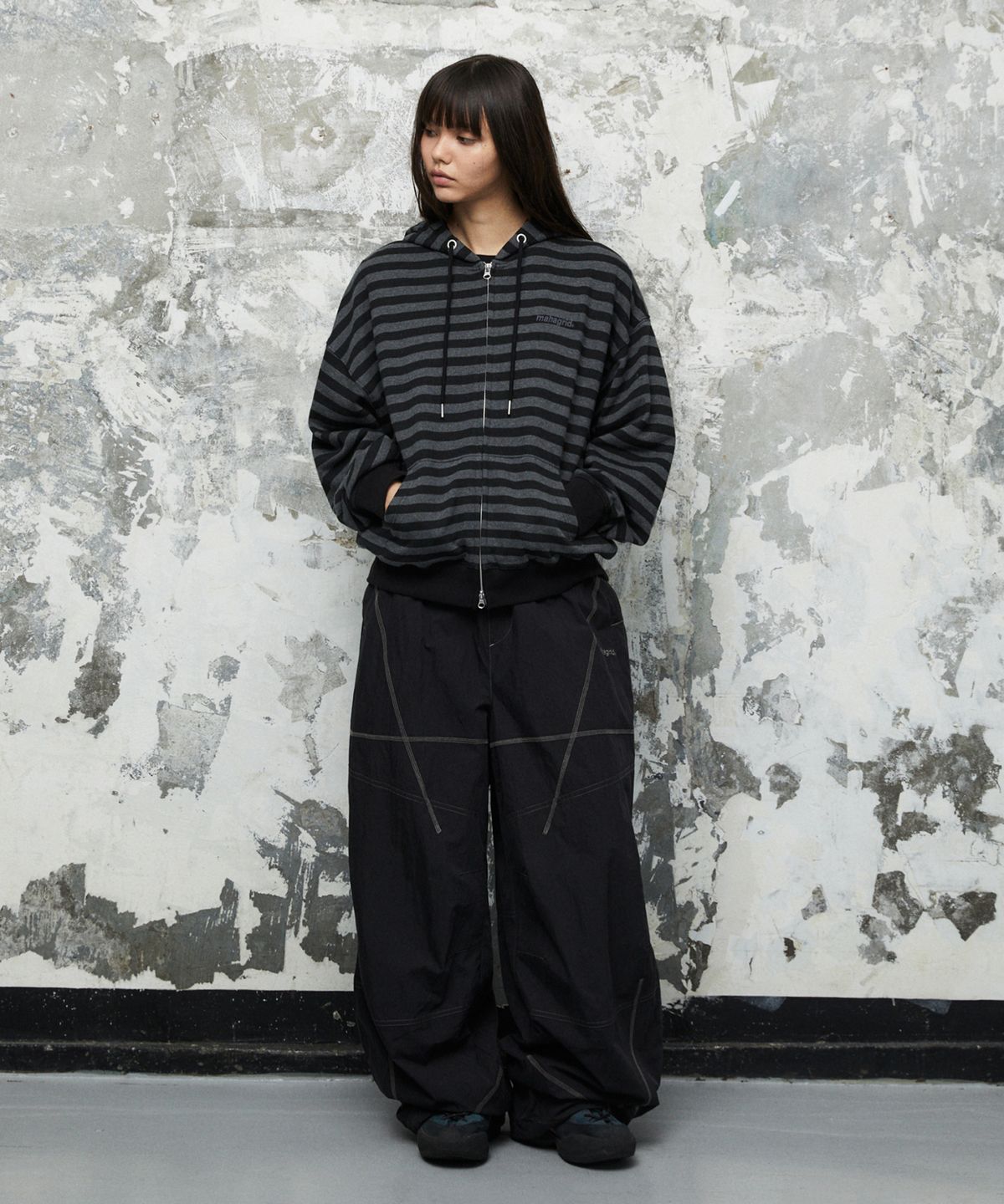 마하그리드(MAHAGRID) STRIPE BASIC LOGO ZIP-UP HOODIE[BLACK]