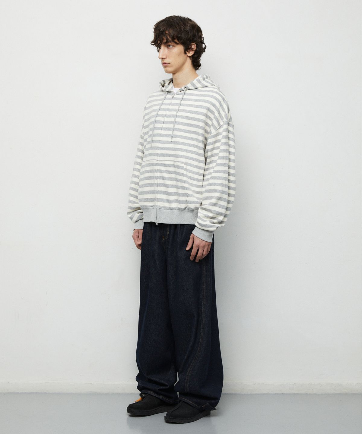 마하그리드(MAHAGRID) STRIPE BASIC LOGO ZIP-UP HOODIE[GREY]
