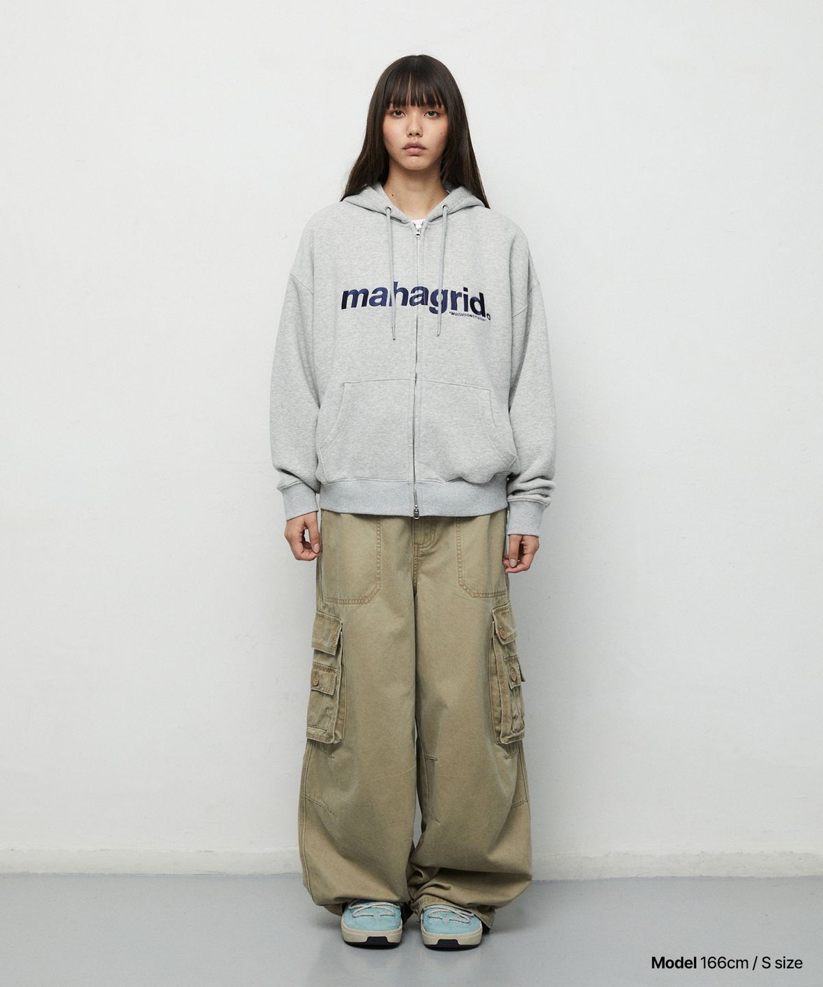 마하그리드(MAHAGRID) BASIC LOGO ZIP-UP HOODIE[GREY]