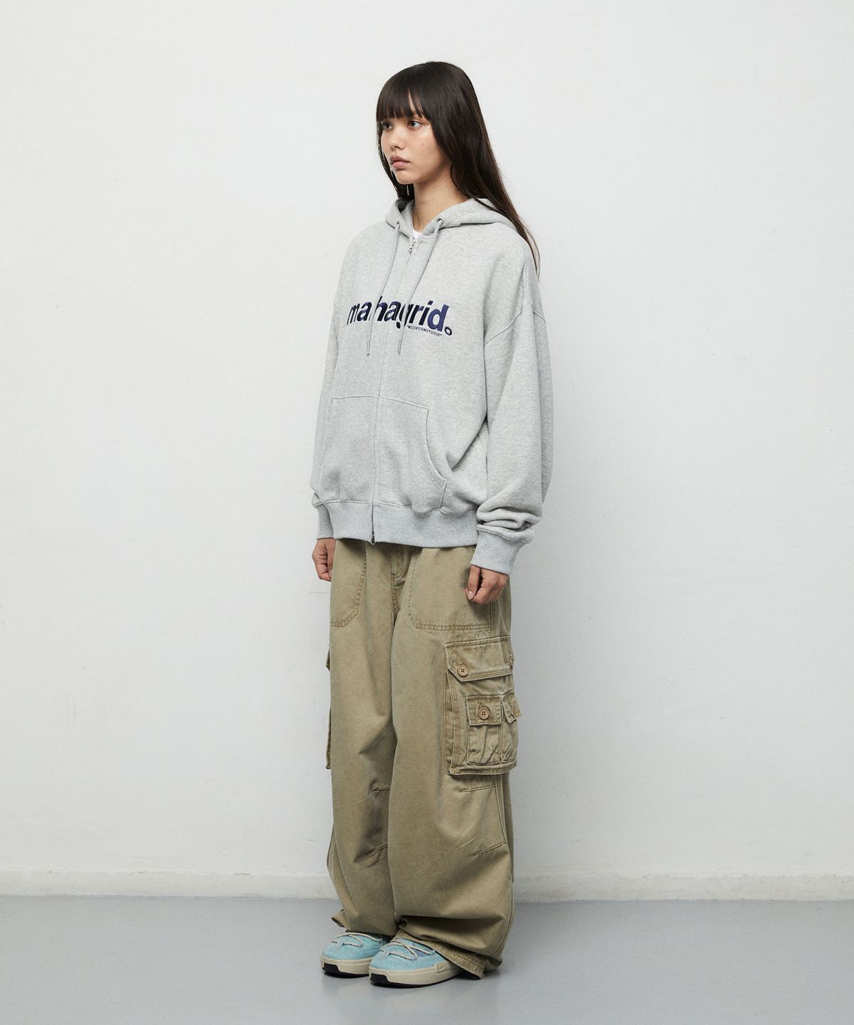 마하그리드(MAHAGRID) BASIC LOGO ZIP-UP HOODIE[GREY]