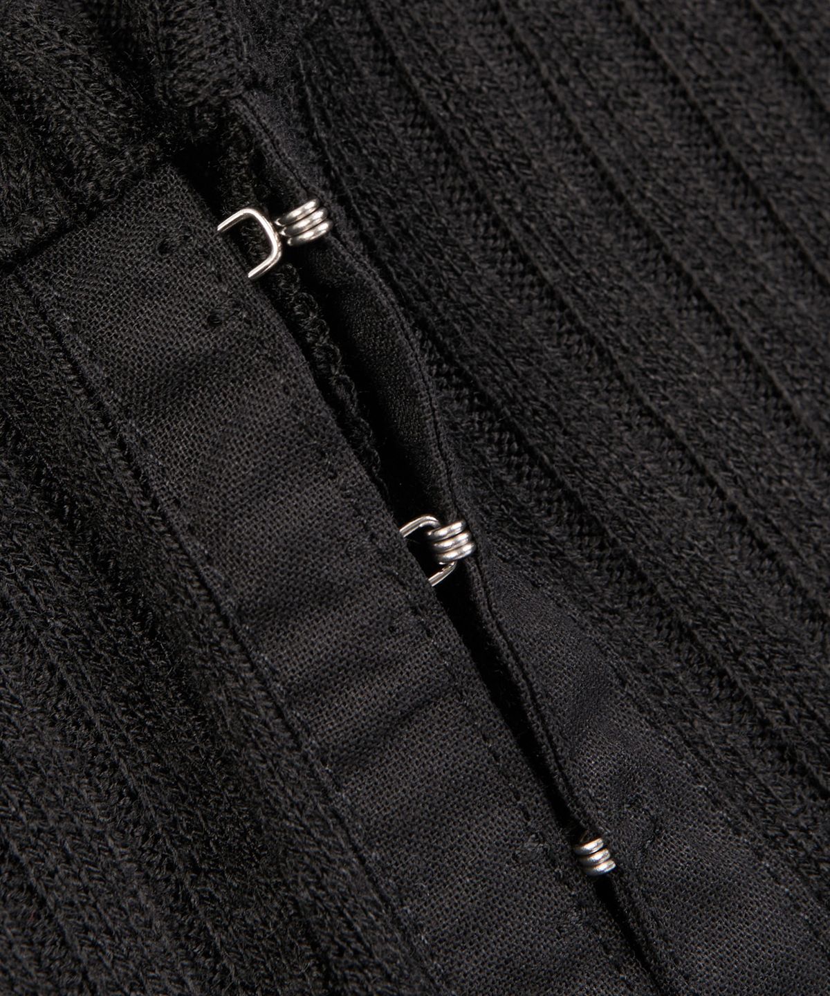 엑스컨테이너(EXCONTAINER) 후크 헨리넥 크롭 롱슬리브 (BLACK)