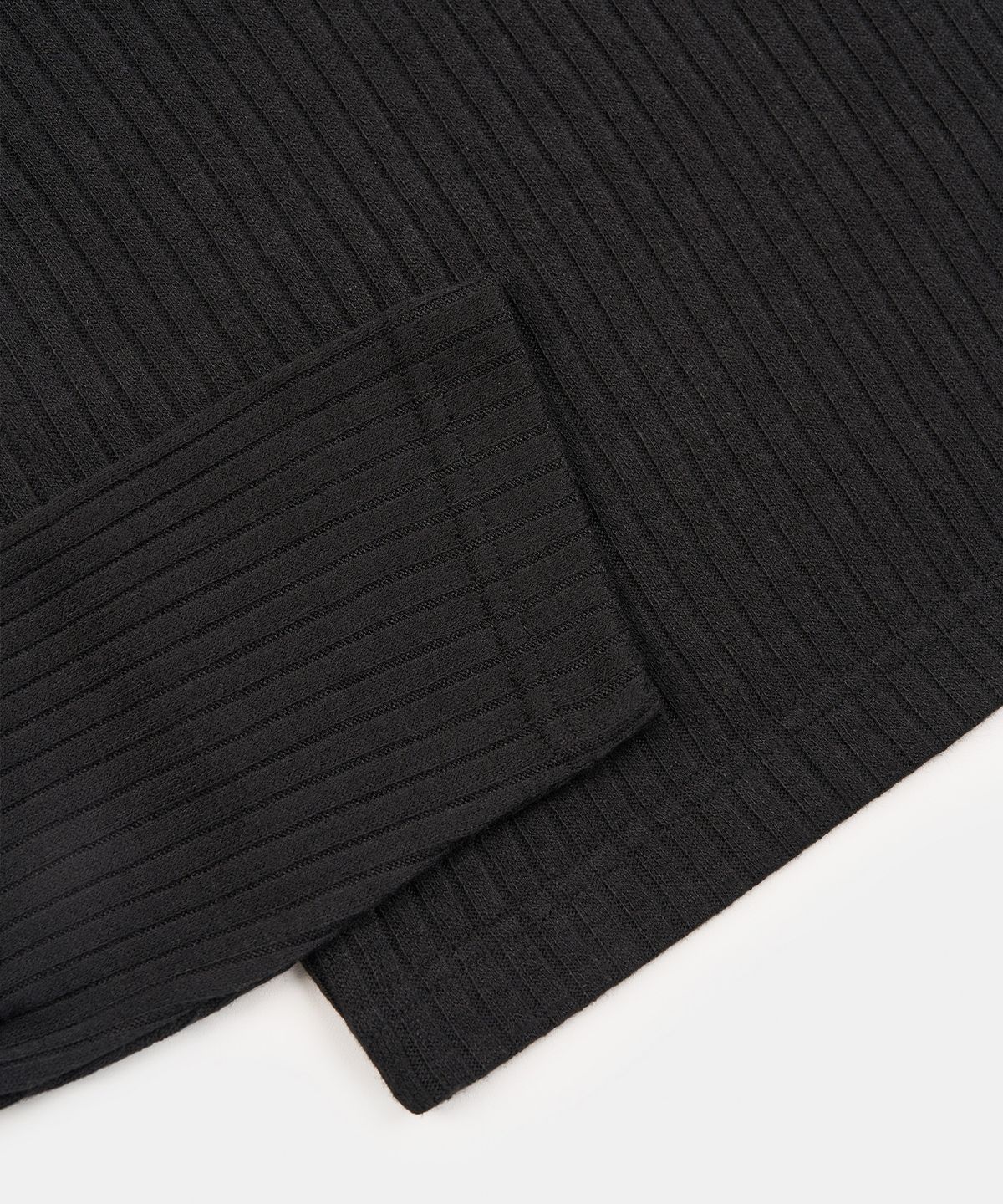 엑스컨테이너(EXCONTAINER) 후크 헨리넥 크롭 롱슬리브 (BLACK)