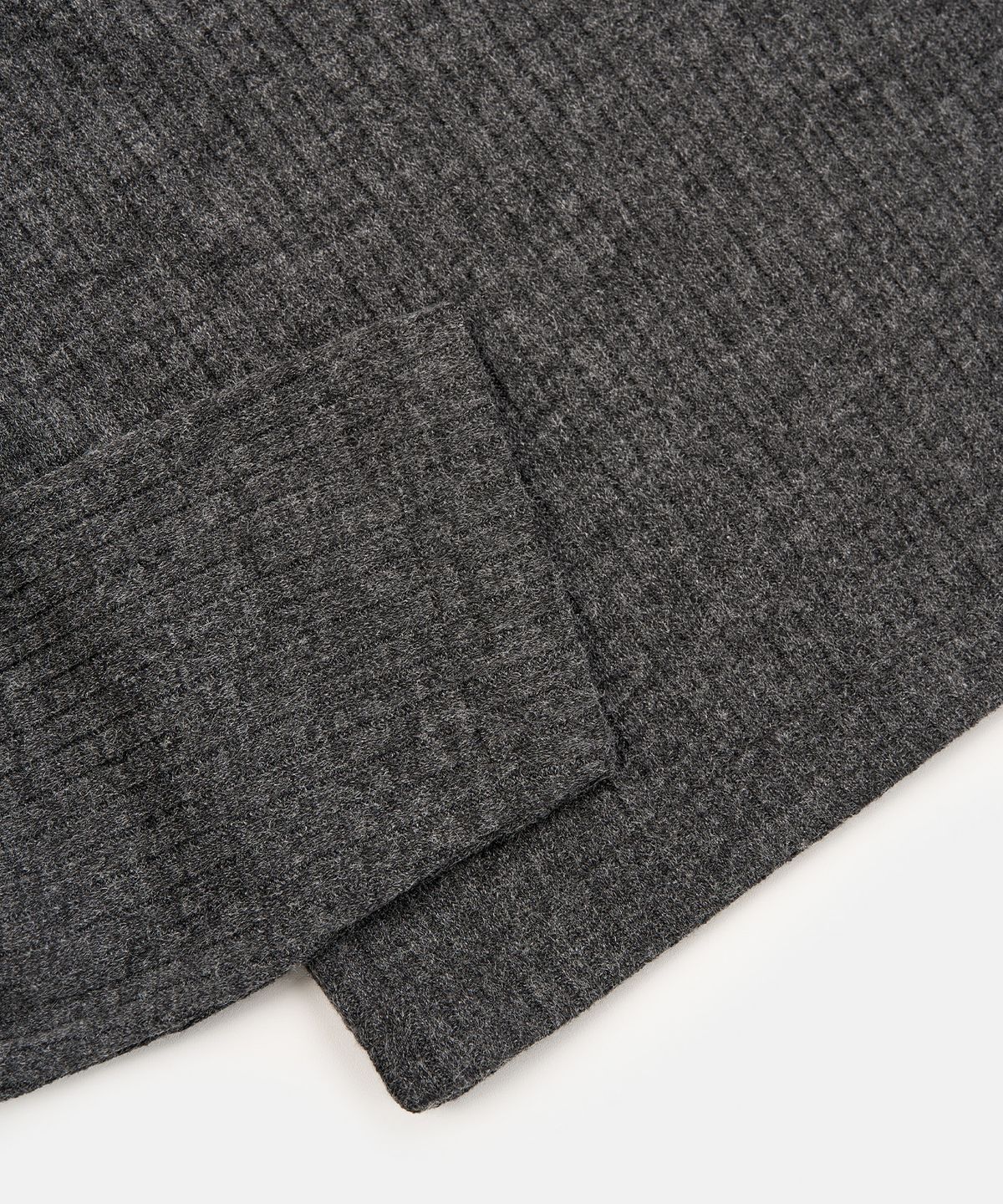 엑스컨테이너(EXCONTAINER) 후크 헨리넥 크롭 롱슬리브 (CHARCOAL)