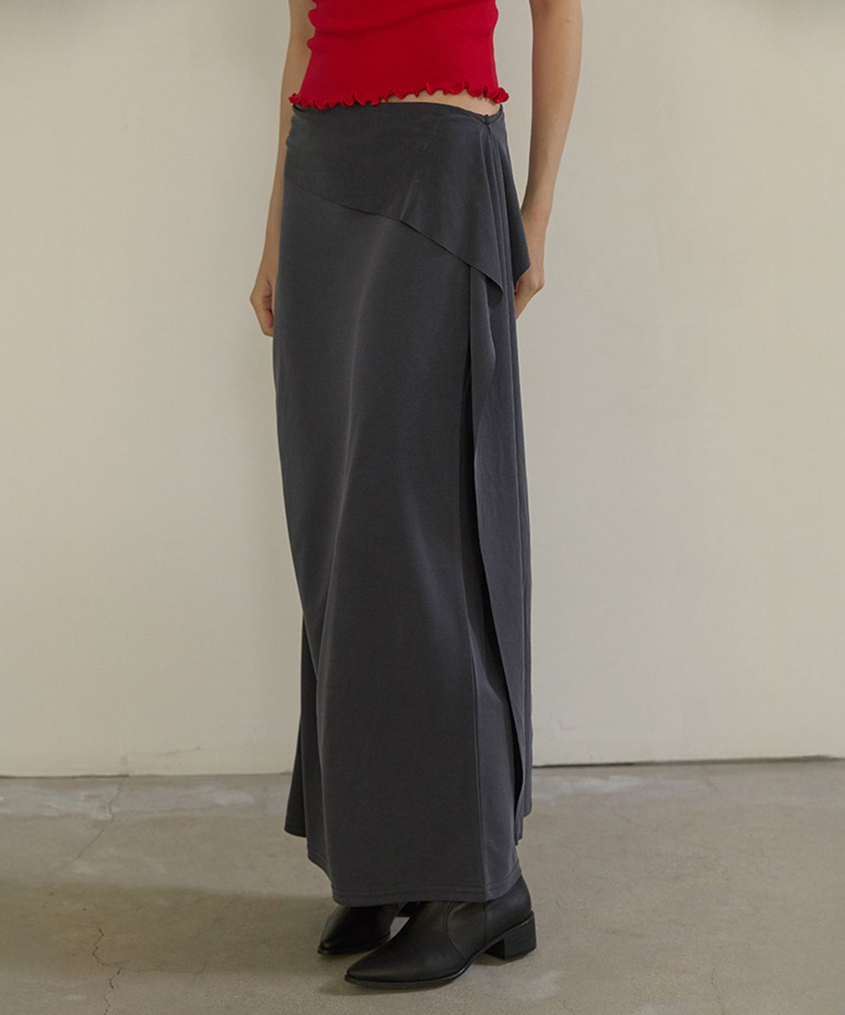 론크(LONQUE) SHIRRING TIE LONG SKIRT (CHARCOAL)