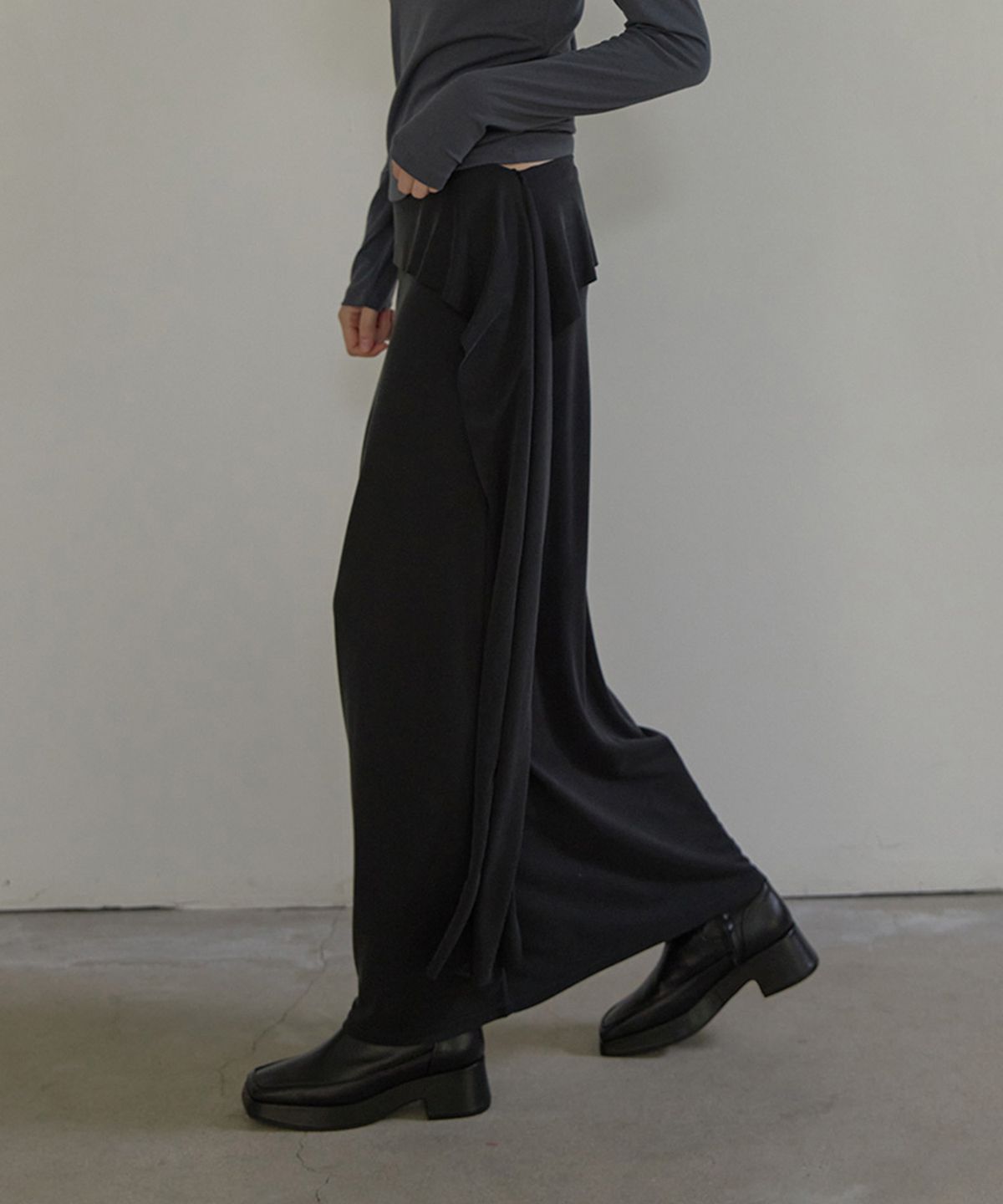 론크(LONQUE) SHIRRING TIE LONG SKIRT (BLACK)