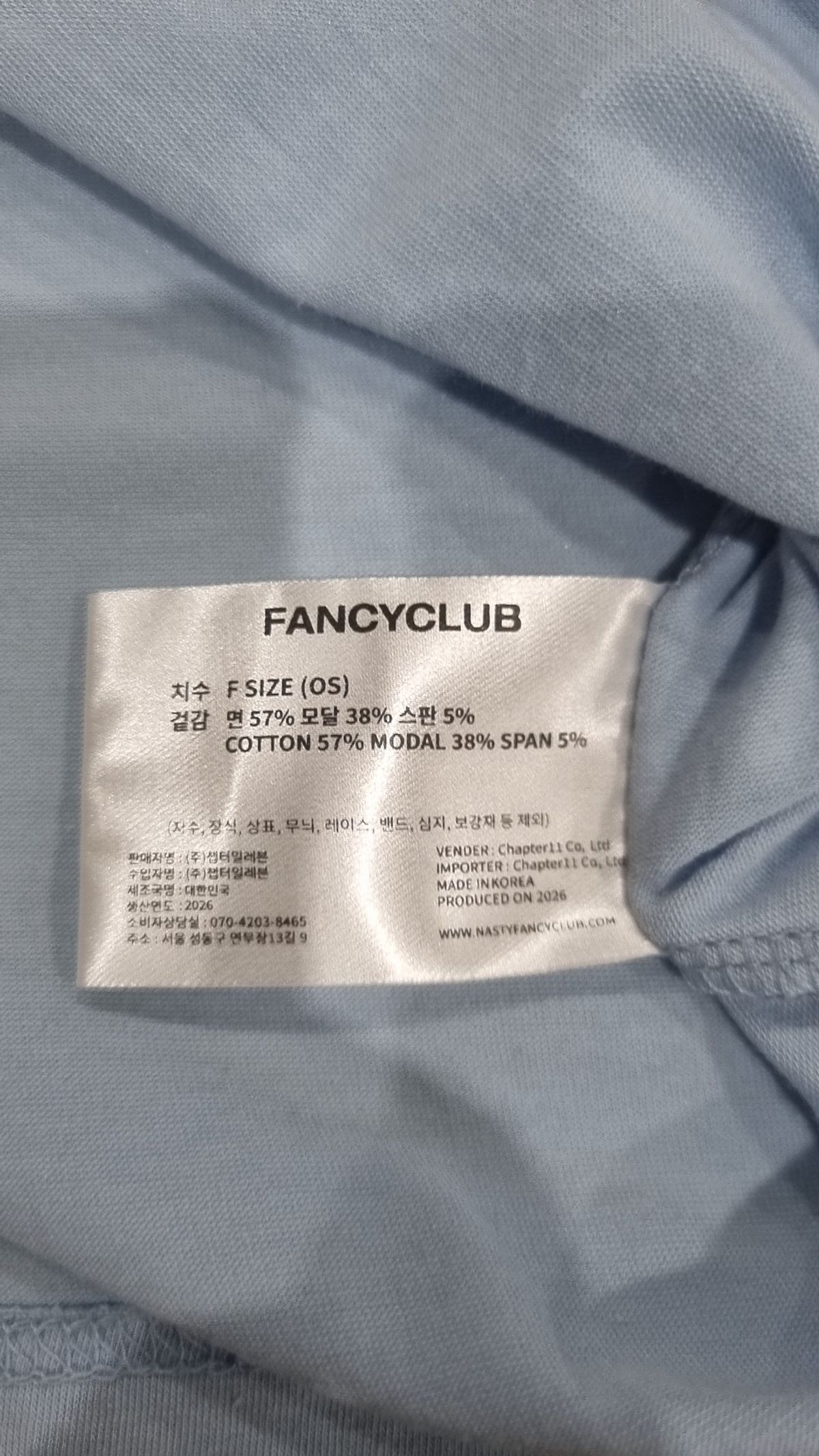 팬시클럽(FANCY CLUB) 플라스틱 키스 원숄더 탑 (SKY BLUE) F26QB051 FREE