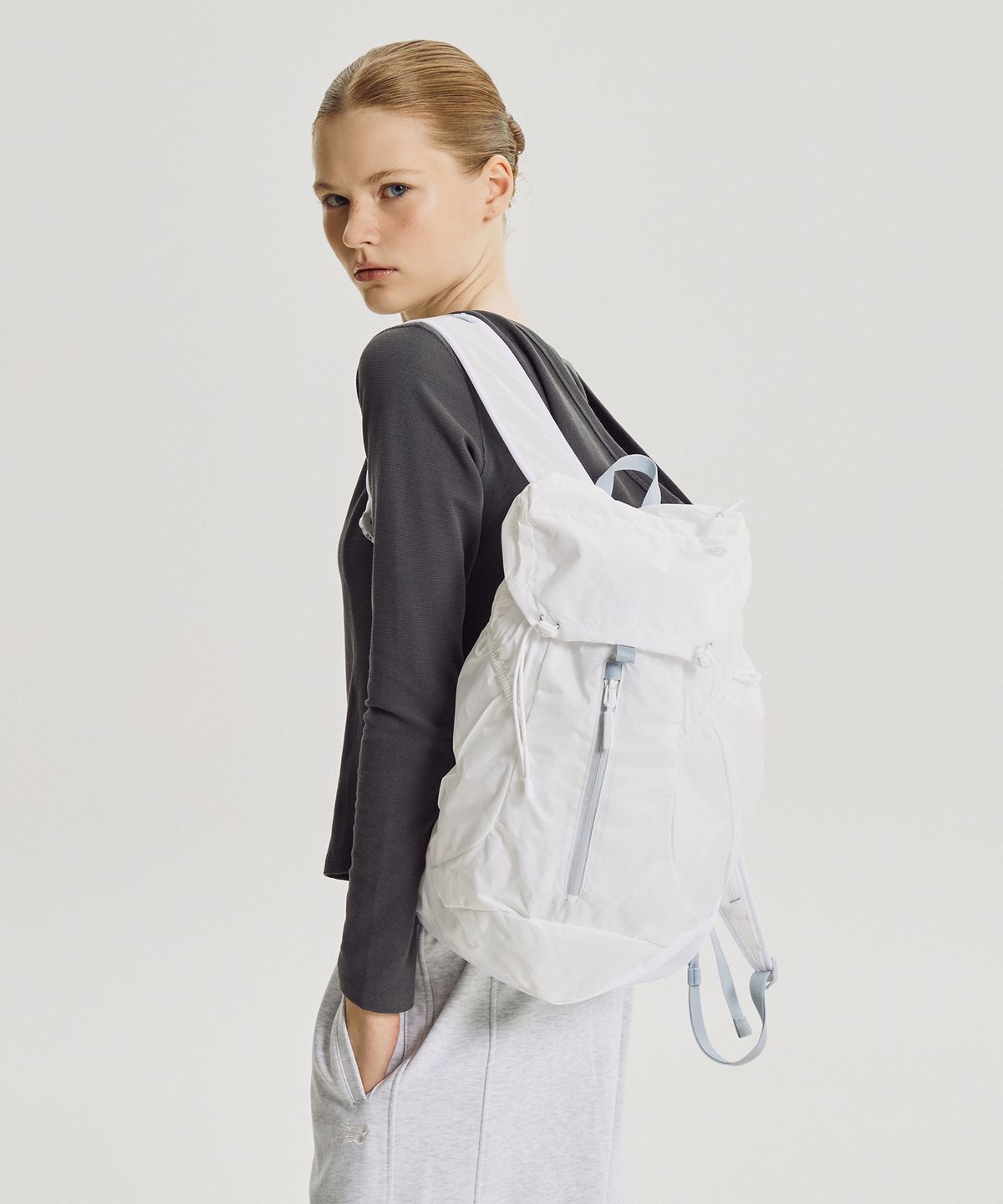 뉴발란스(NEW BALANCE) NBGCGF2201 / 우먼스 에센셜 백팩 (WHITE)