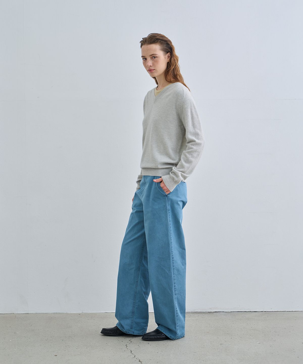 정감 스튜디오(JEONGGAM STUDIOS) Soft V-Neck Knit_2 Color
