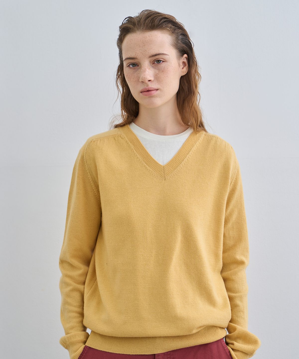 정감 스튜디오(JEONGGAM STUDIOS) Soft V-Neck Knit_2 Color
