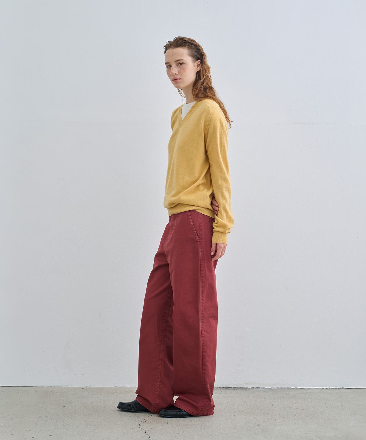 정감 스튜디오(JEONGGAM STUDIOS) Soft V-Neck Knit_2 Color