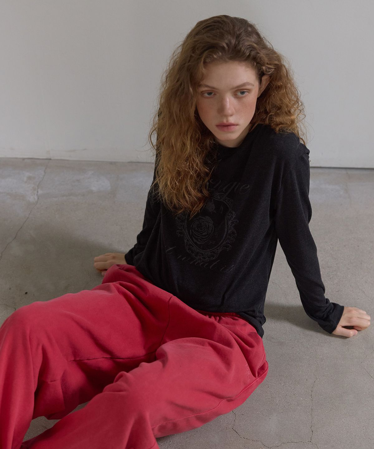 론크(LONQUE) VINTAGE ROSE LONG SLEEVE T-SHIRT (CHARCOAL)