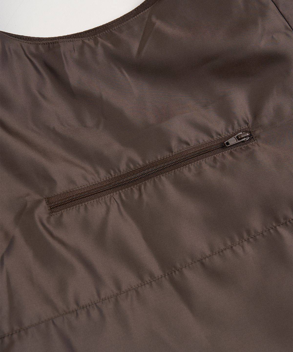 엑스컨테이너(EXCONTAINER) 스웨이드 슬라우치 숄더 백 (DARK BROWN)