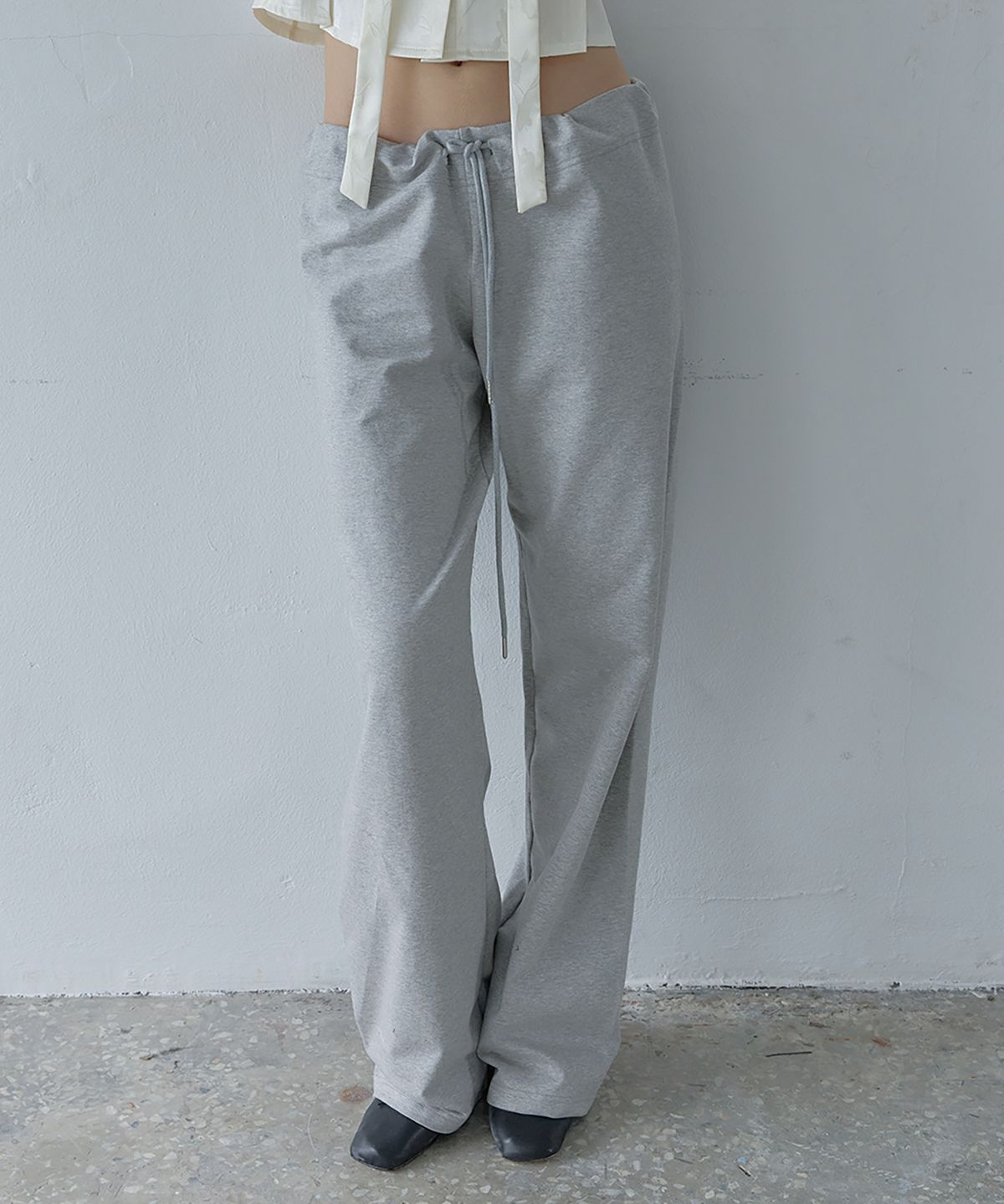 그노노이(GNOHNOEY) 스트레이트 로우 스웻 팬츠 (Grey)
