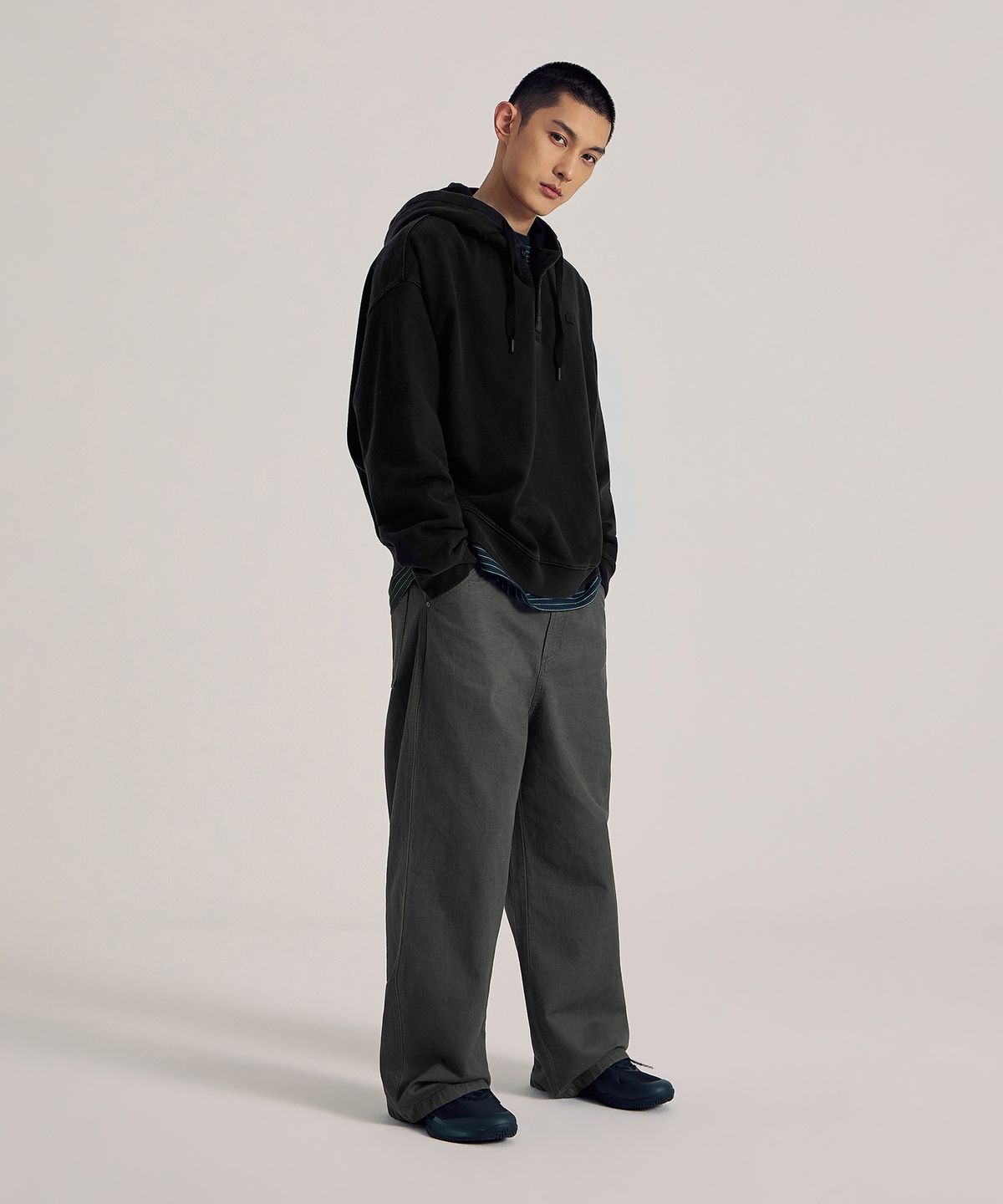 라코스테(LACOSTE) 남성 워시드 코튼 릴랙스핏 치노 팬츠 HH634E-56N 3L6