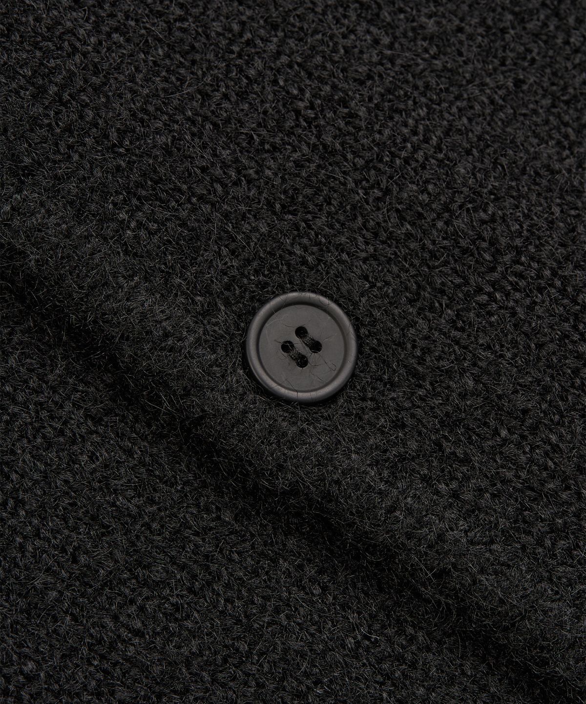 엑스컨테이너(EXCONTAINER) 헤어리 브이넥 크롭 가디건 (BLACK)