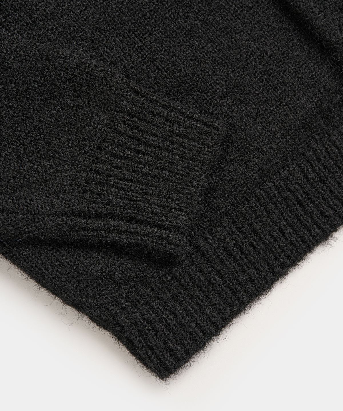 엑스컨테이너(EXCONTAINER) 헤어리 브이넥 크롭 가디건 (BLACK)