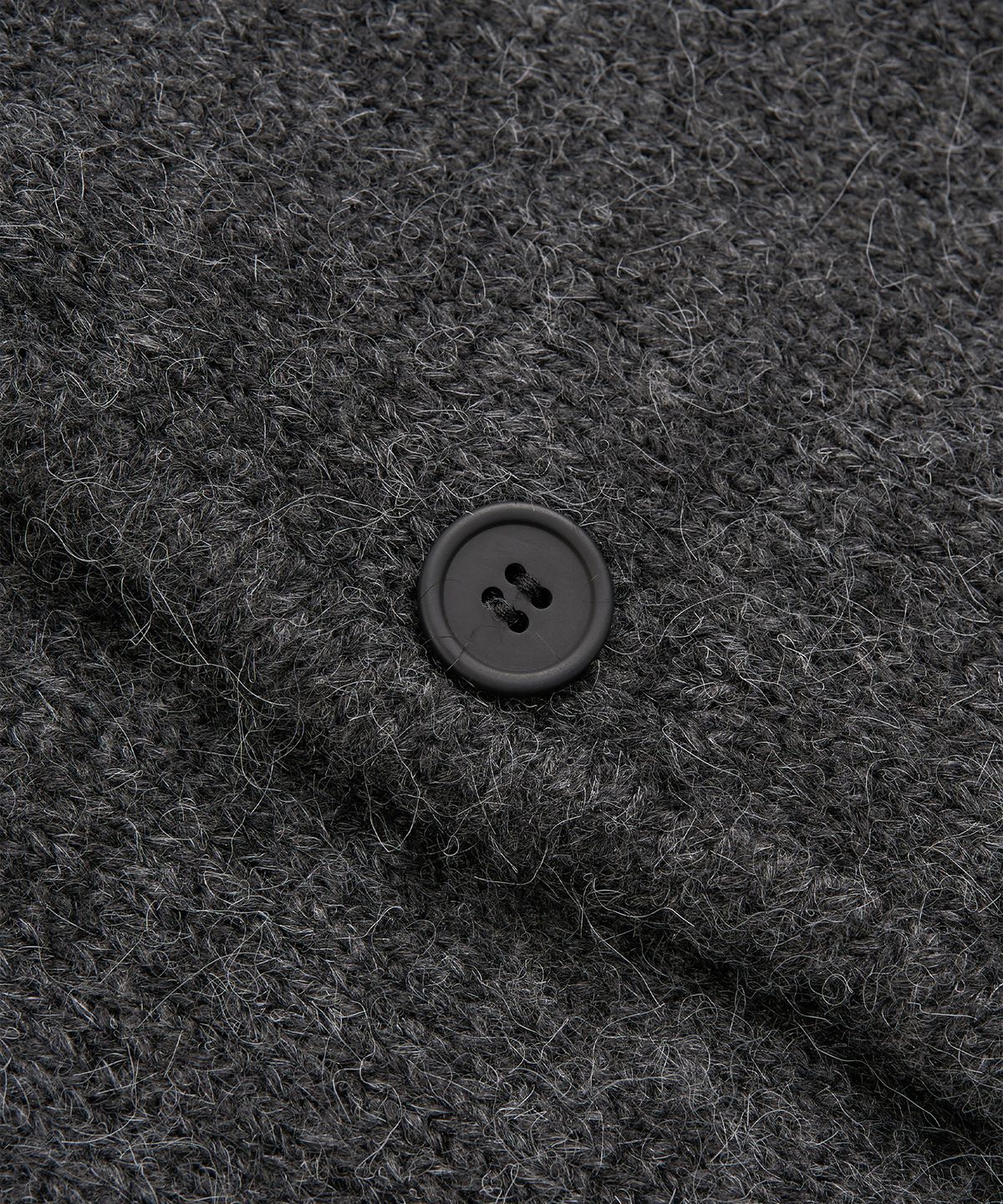 엑스컨테이너(EXCONTAINER) 헤어리 브이넥 크롭 가디건 (CHARCOAL)