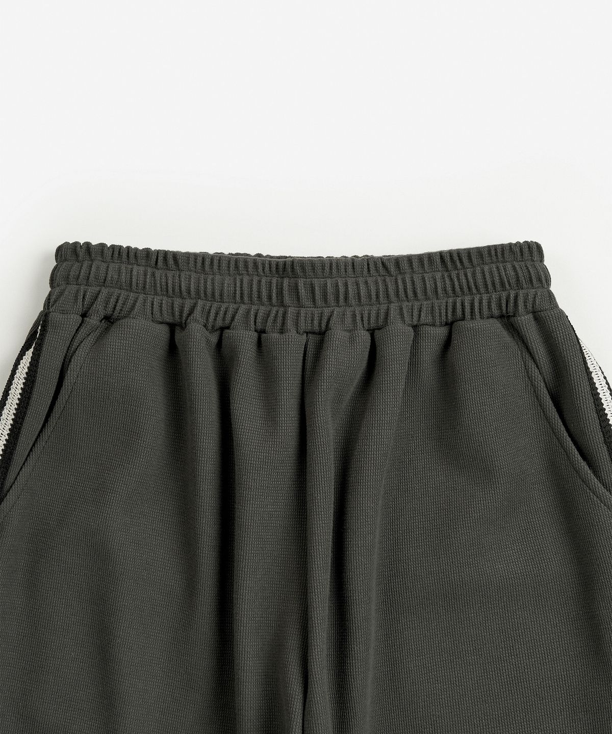 엑스컨테이너(EXCONTAINER) 와플 사이드 라인 트랙 팬츠 (CHARCOAL)
