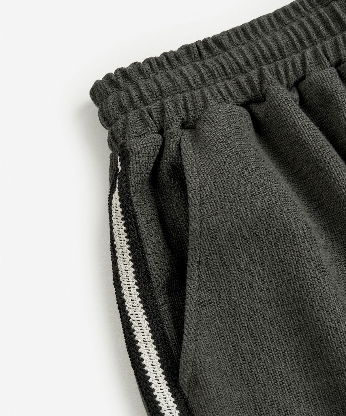 엑스컨테이너(EXCONTAINER) 와플 사이드 라인 트랙 팬츠 (CHARCOAL)