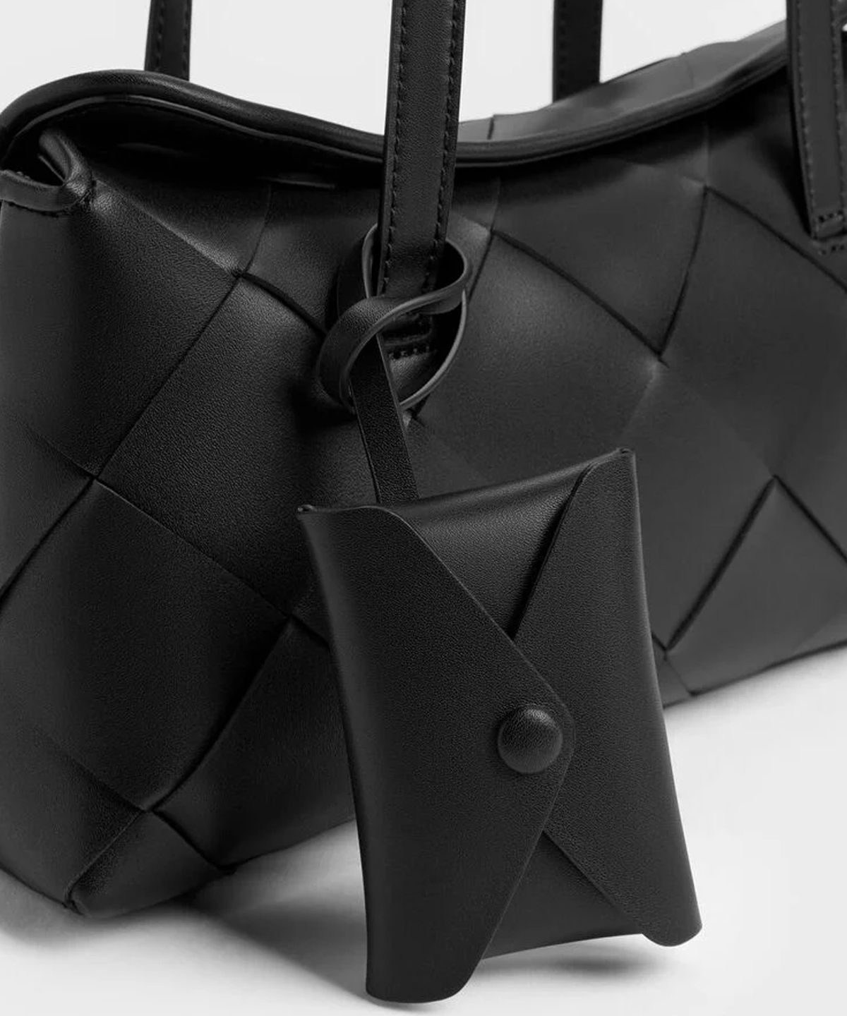 찰스앤키스(CHARLES & KEITH) 마리벨 우븐 트라페즈 숄더백 CK2-30160276
