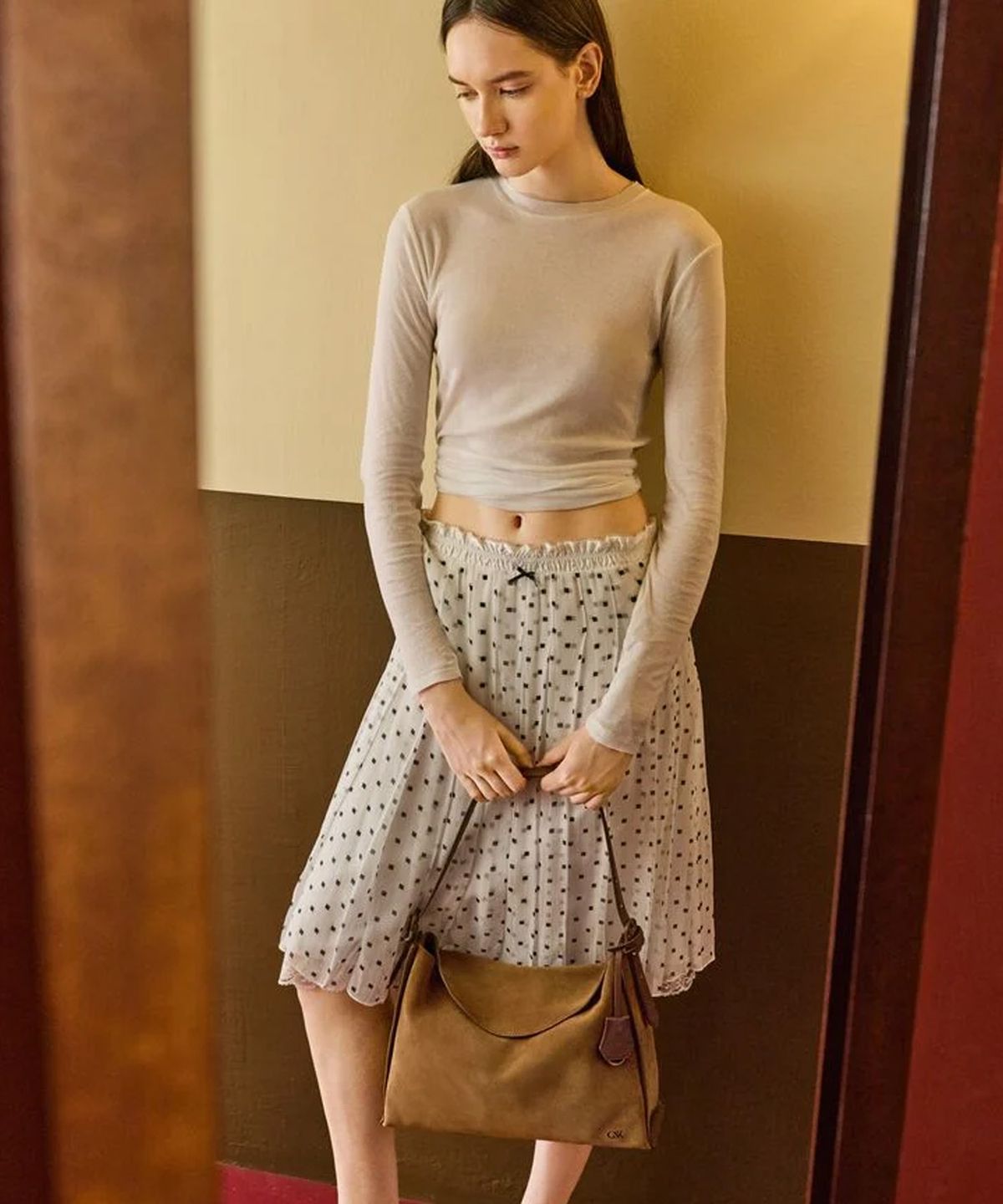 찰스앤키스(CHARLES & KEITH) 라지 레더 & 스웨이드 탑 플랩 호보백 SL2-40782922-1