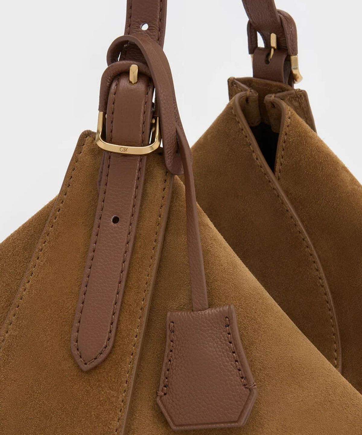 찰스앤키스(CHARLES & KEITH) 라지 레더 & 스웨이드 탑 플랩 호보백 SL2-40782922-1