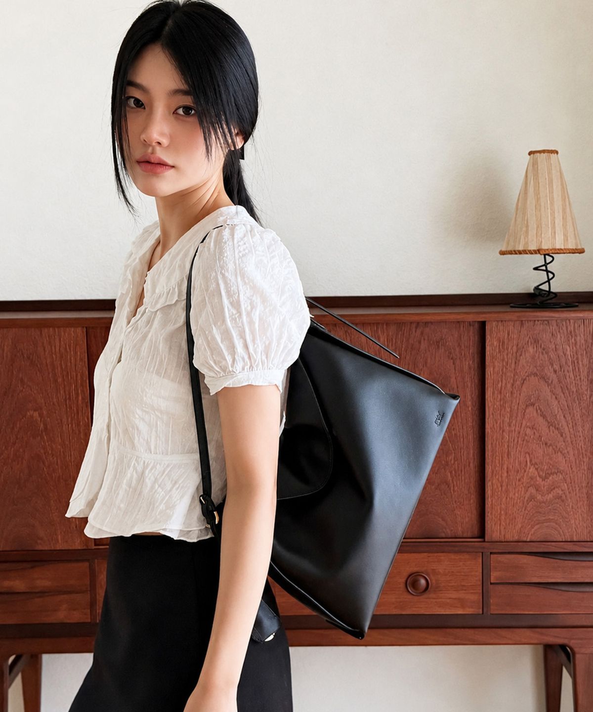 찰스앤키스(CHARLES & KEITH) 라지 레더 탑 플랩 호보백 SL2-40782922