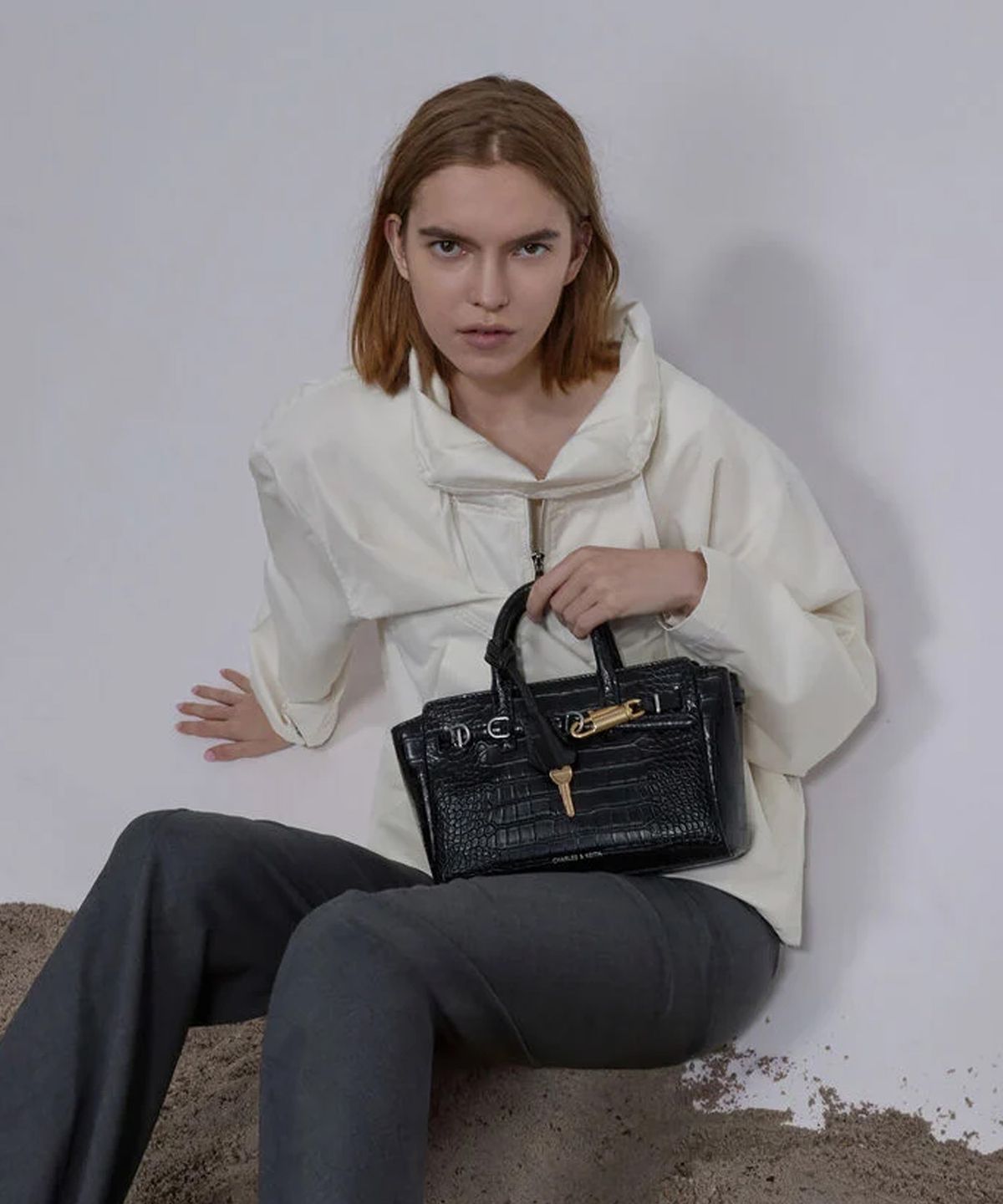 찰스앤키스(CHARLES & KEITH) 미니 델피나 크로코 이펙트 벨티드 토트백 CK2-30271702-1