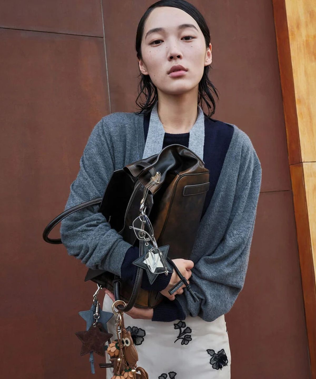 찰스앤키스(CHARLES & KEITH) 라지 지네브라 토트백 브라운 CK2-30782933-A