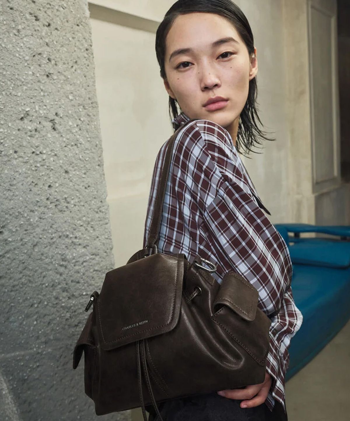 찰스앤키스(CHARLES & KEITH) 노앤 사이드 포켓 버킷백 CK2-10160273-A
