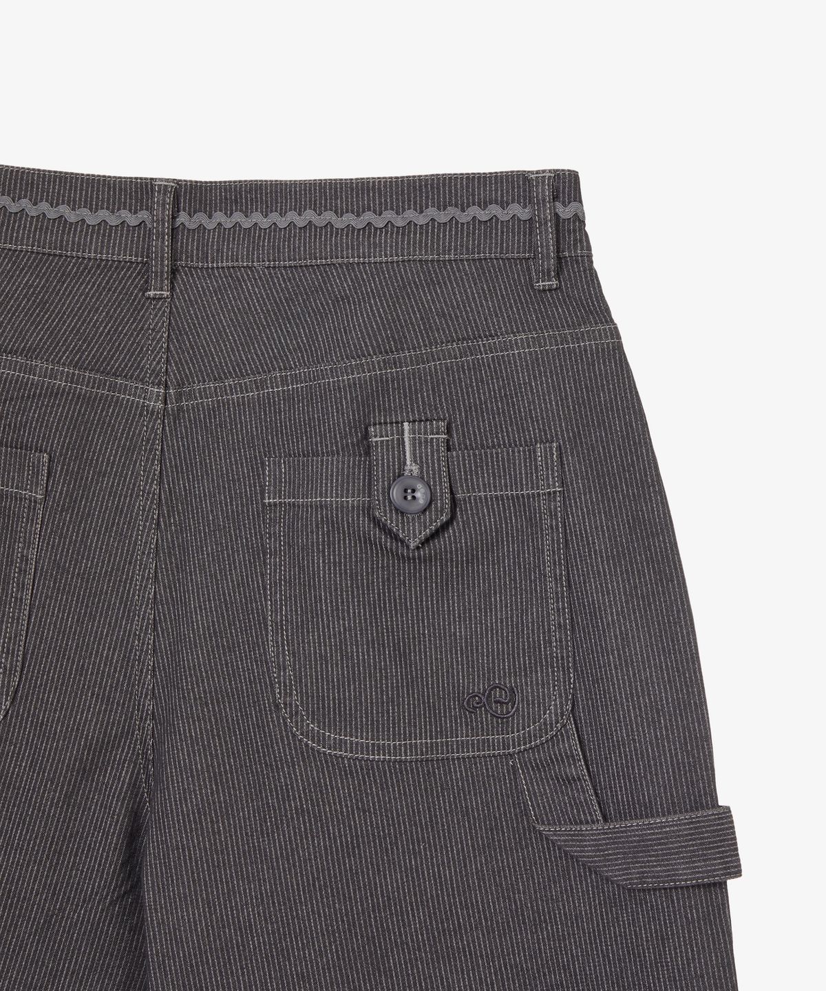 에이이에이이(AEAE) STRIPE WORK PANTS [CHARCOAL]