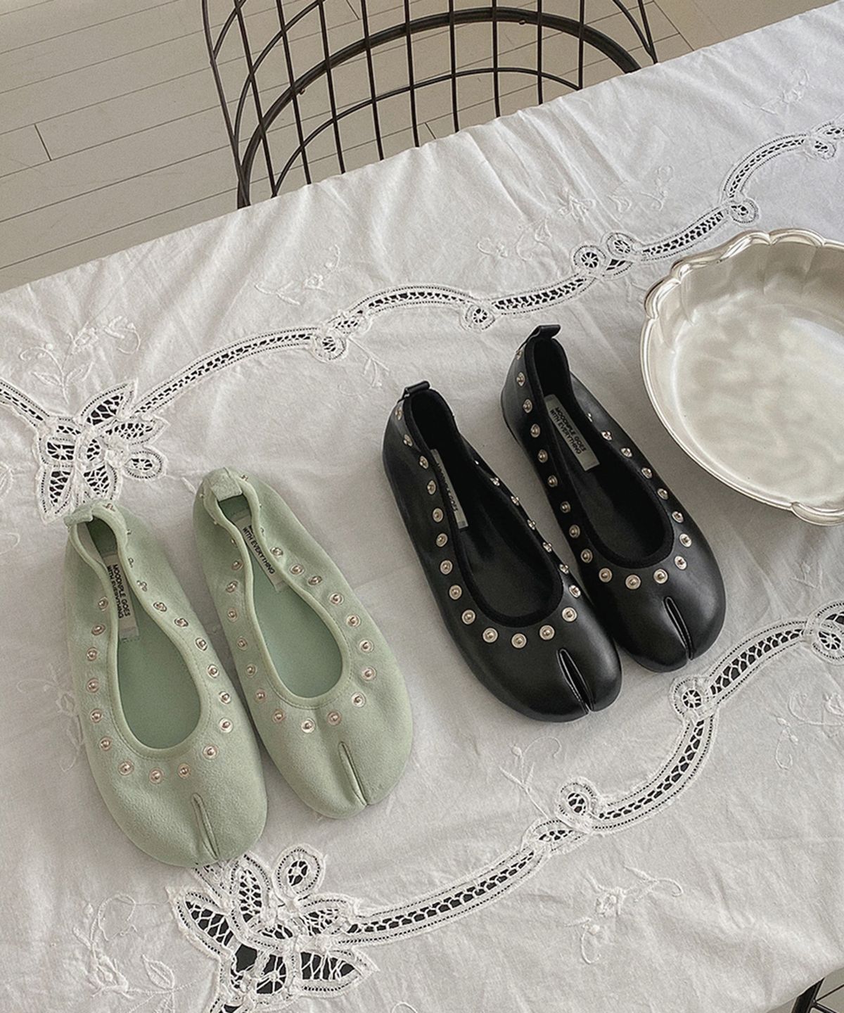 무드앤플(MOODNPLE) Foggy 스터드 타비플랫 1cm 2color